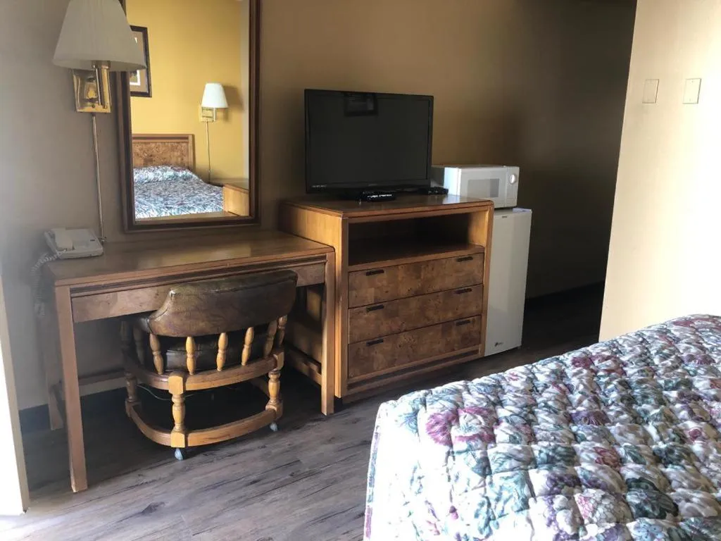 Knights Inn - Baker City