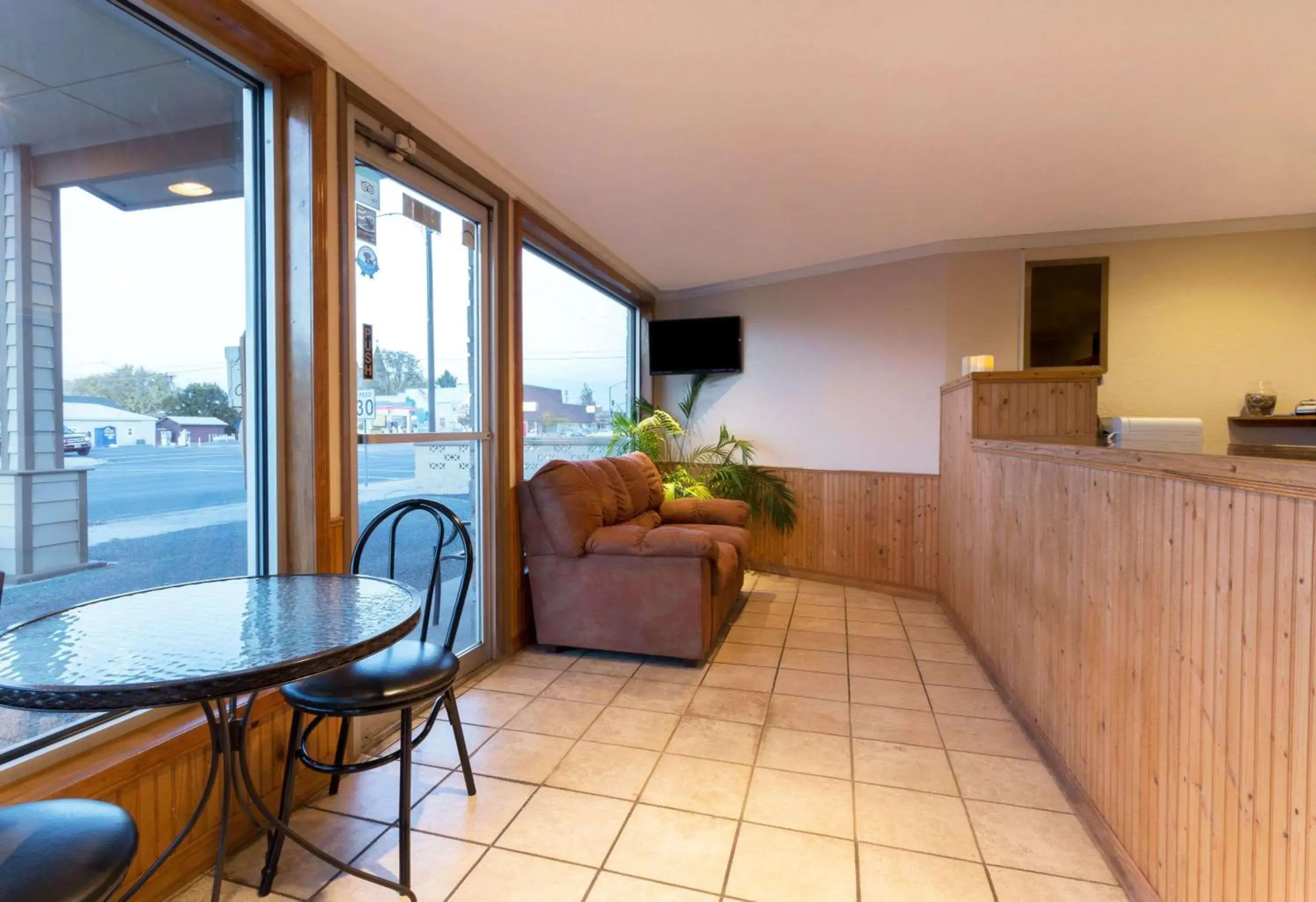 Lobby or reception in Knights Inn - Baker City Lobby or reception in Knights Inn - Baker City