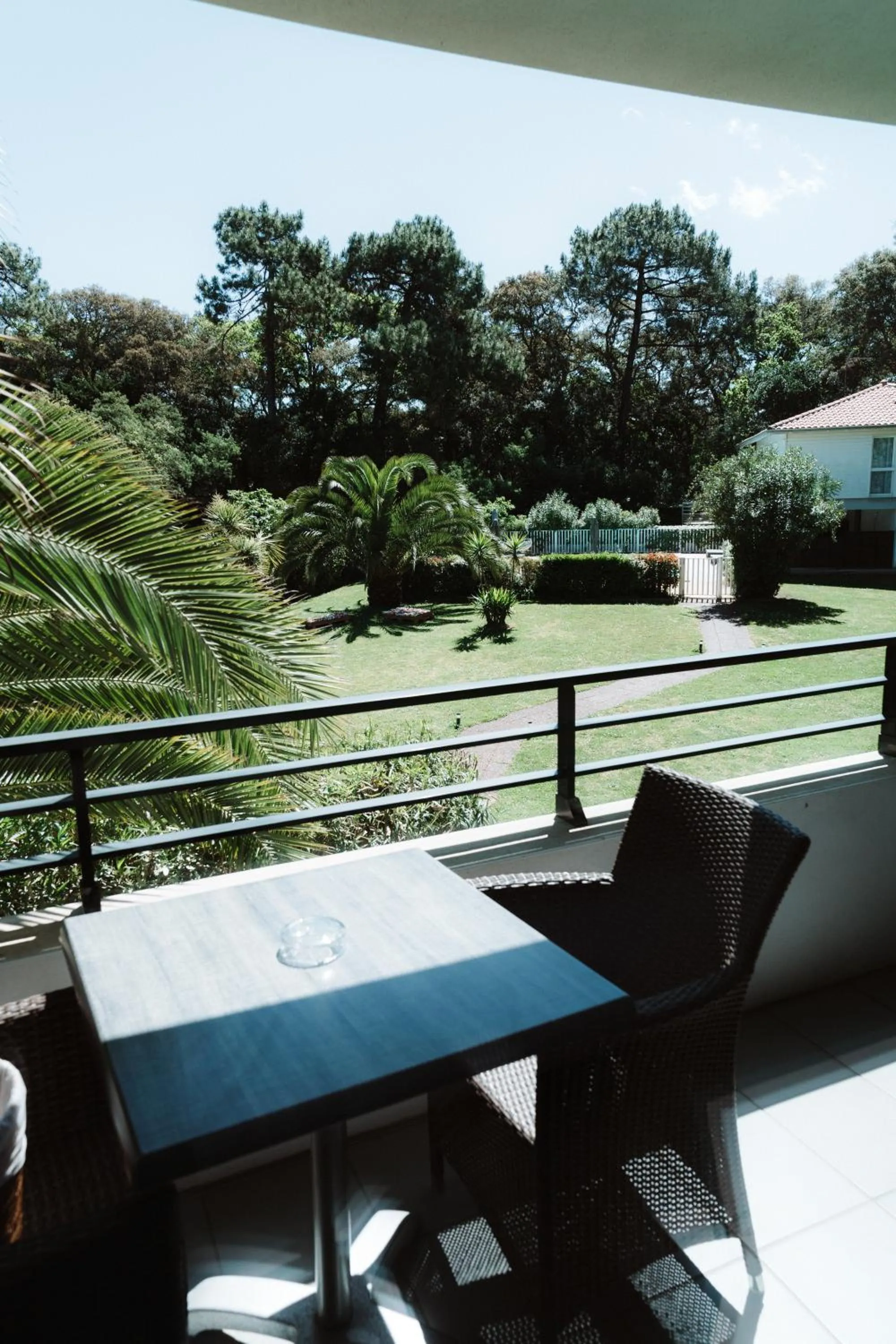 Garden view in Hôtel Les Fougères - Hossegor