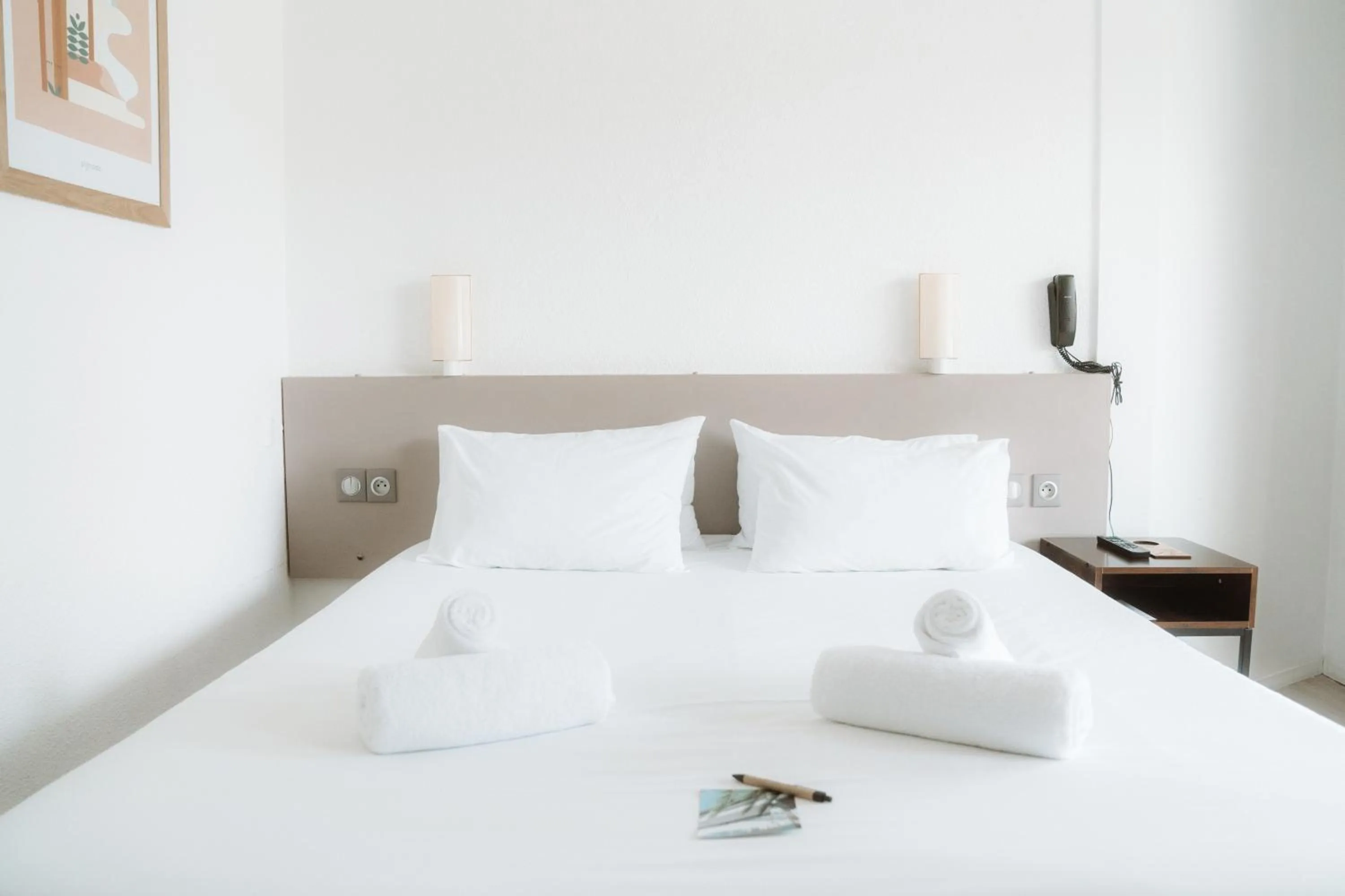 Bedroom, Bed in Hôtel Les Fougères - Hossegor