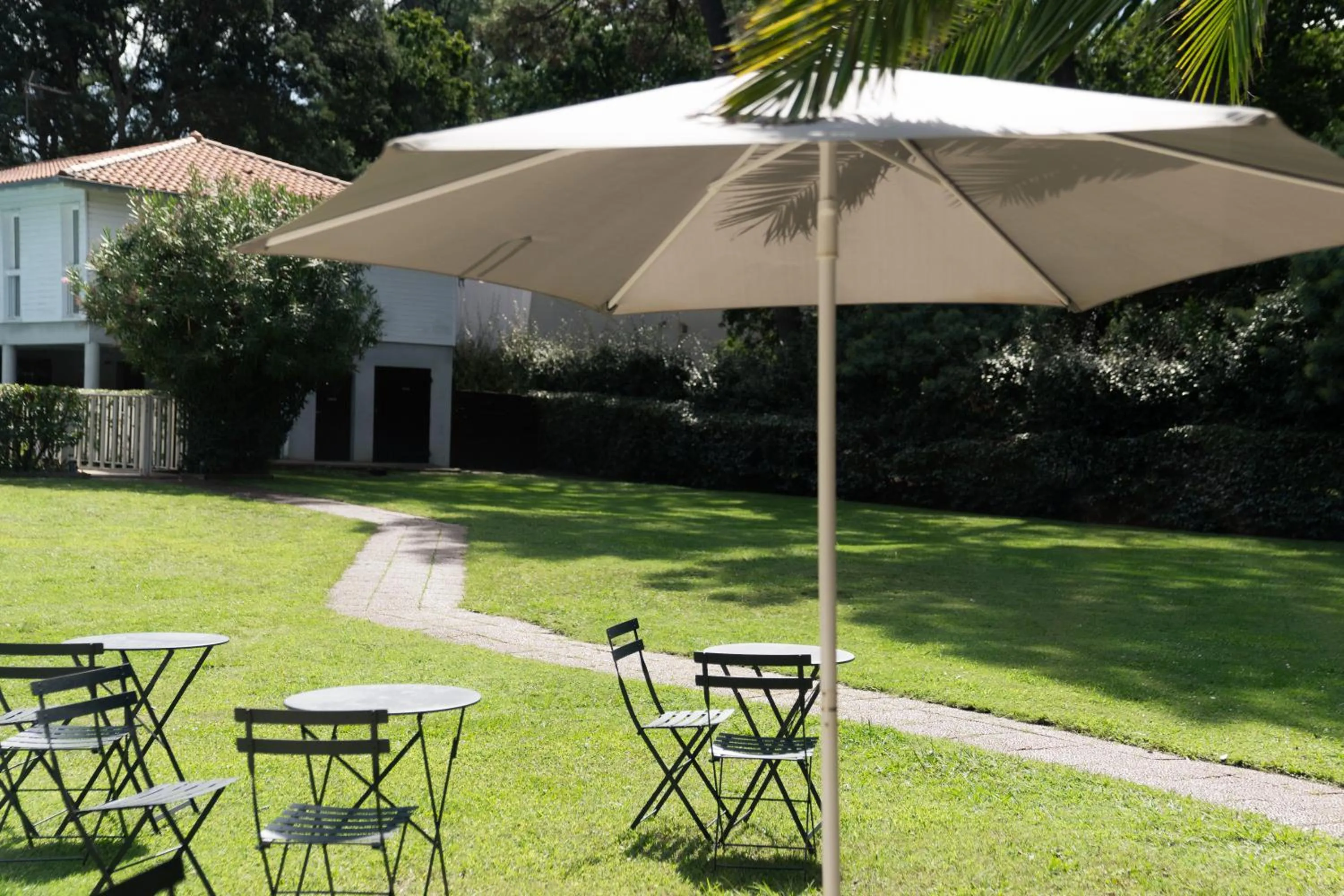 Garden in Hôtel Les Fougères - Hossegor