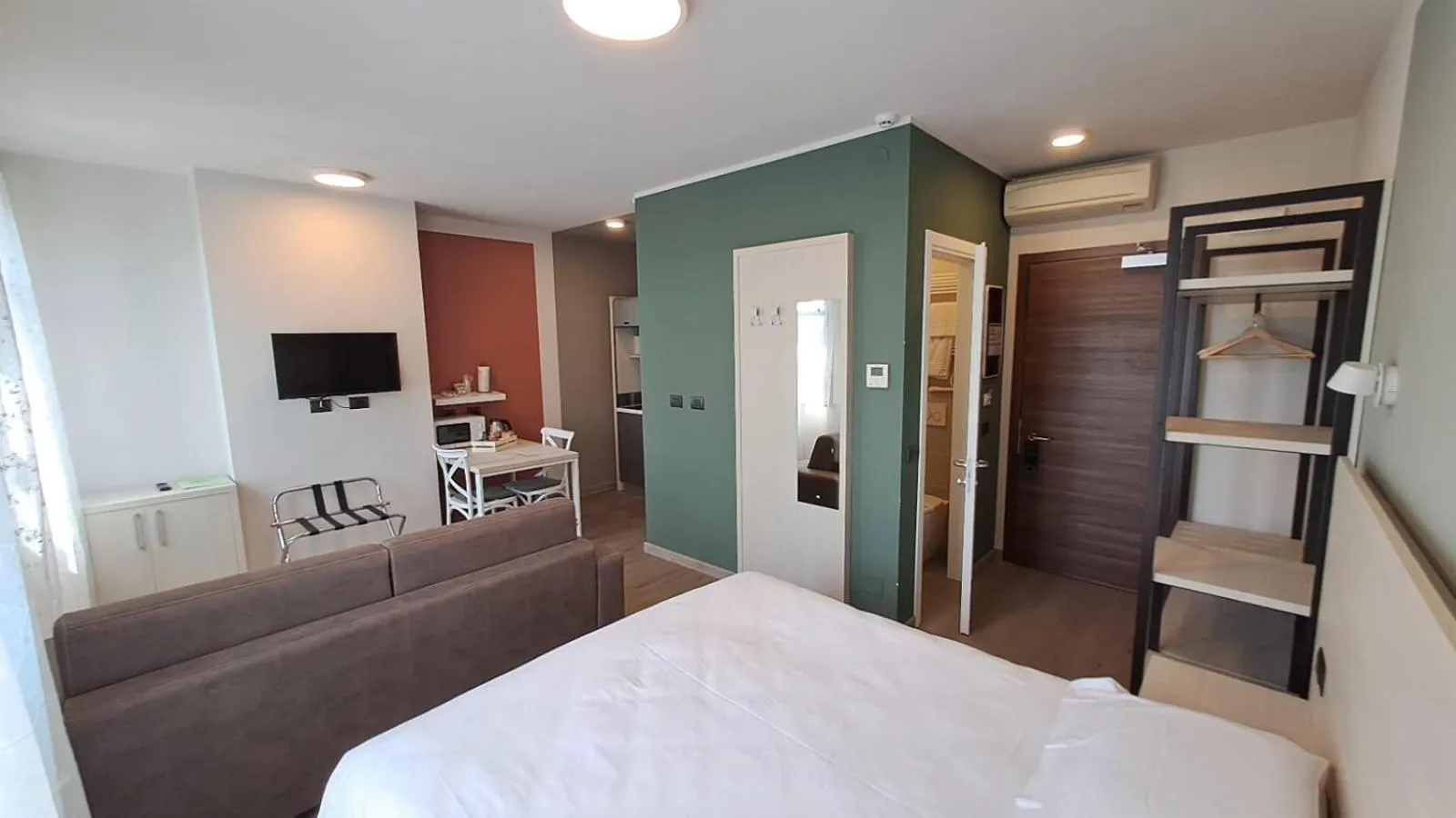 Photo of the whole room, Bed in Ducathotel