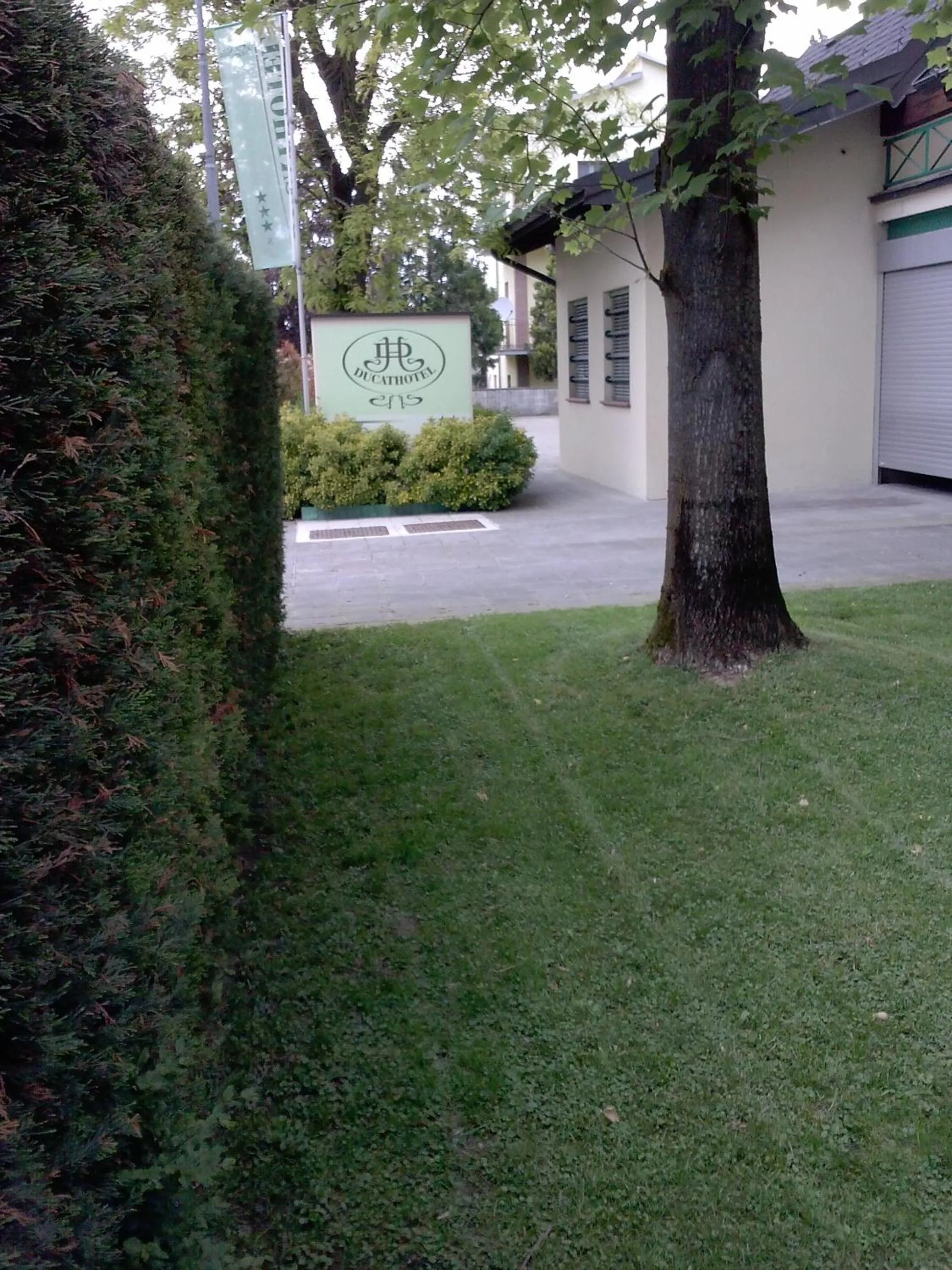 Garden view in Ducathotel