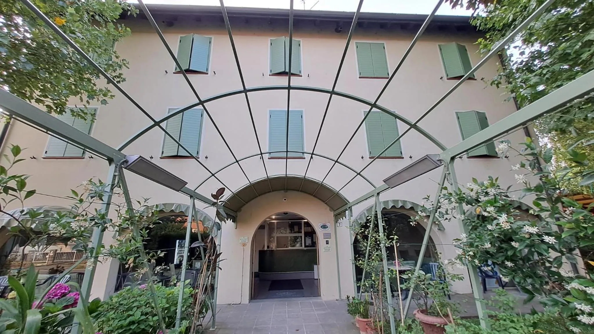 Facade/entrance in Ducathotel