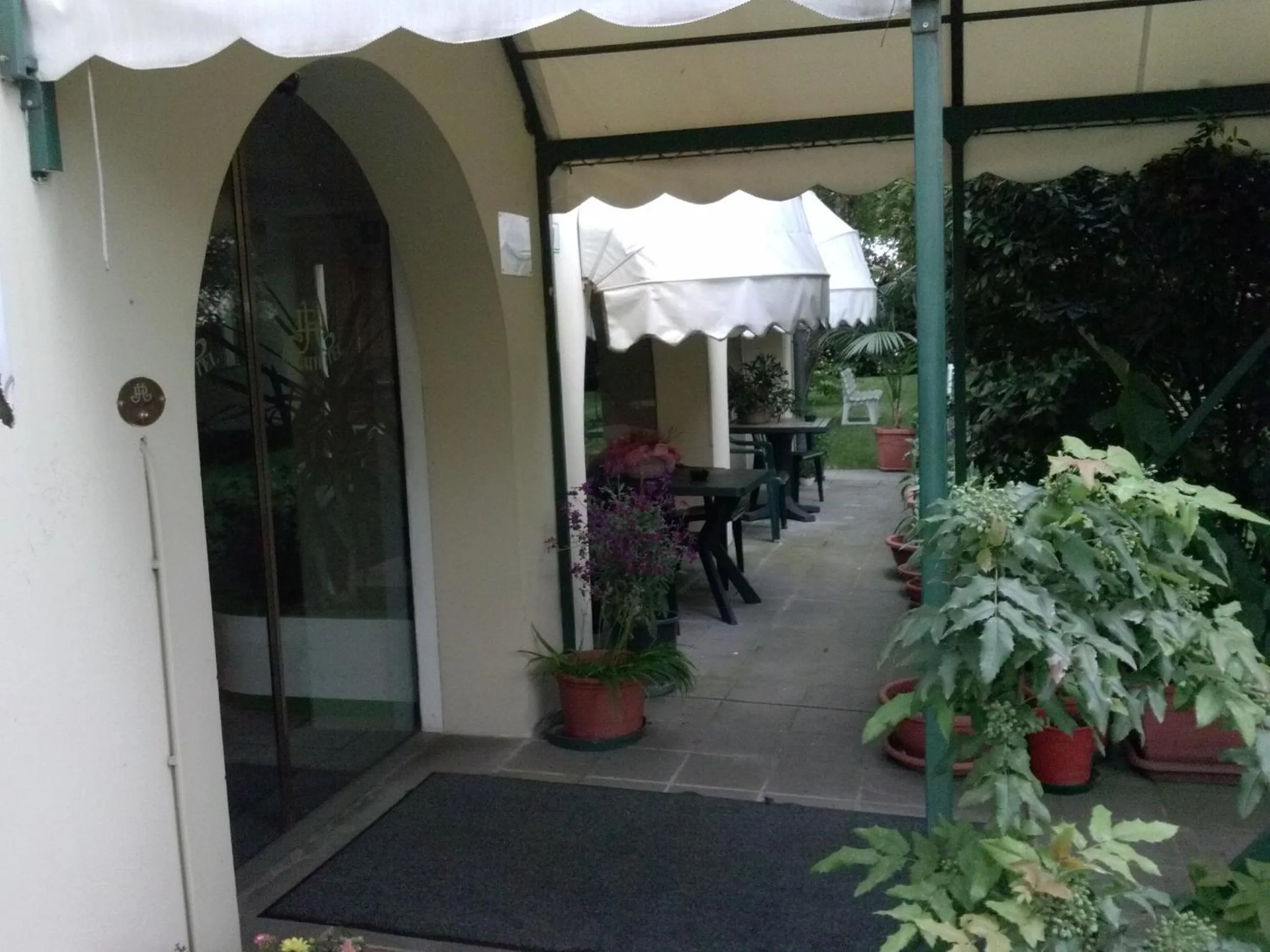 Facade/entrance in Ducathotel