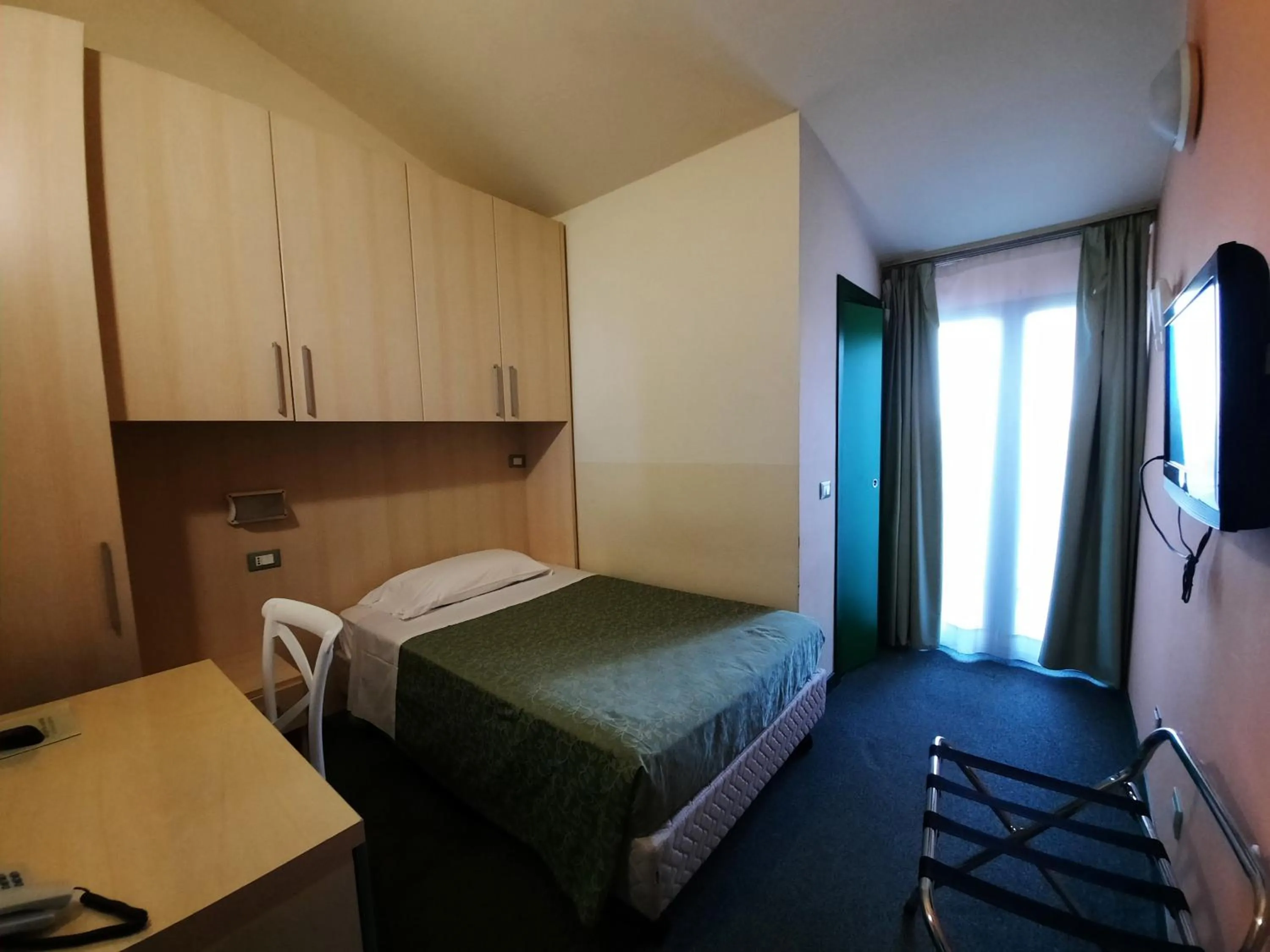 Photo of the whole room, Bed in Ducathotel