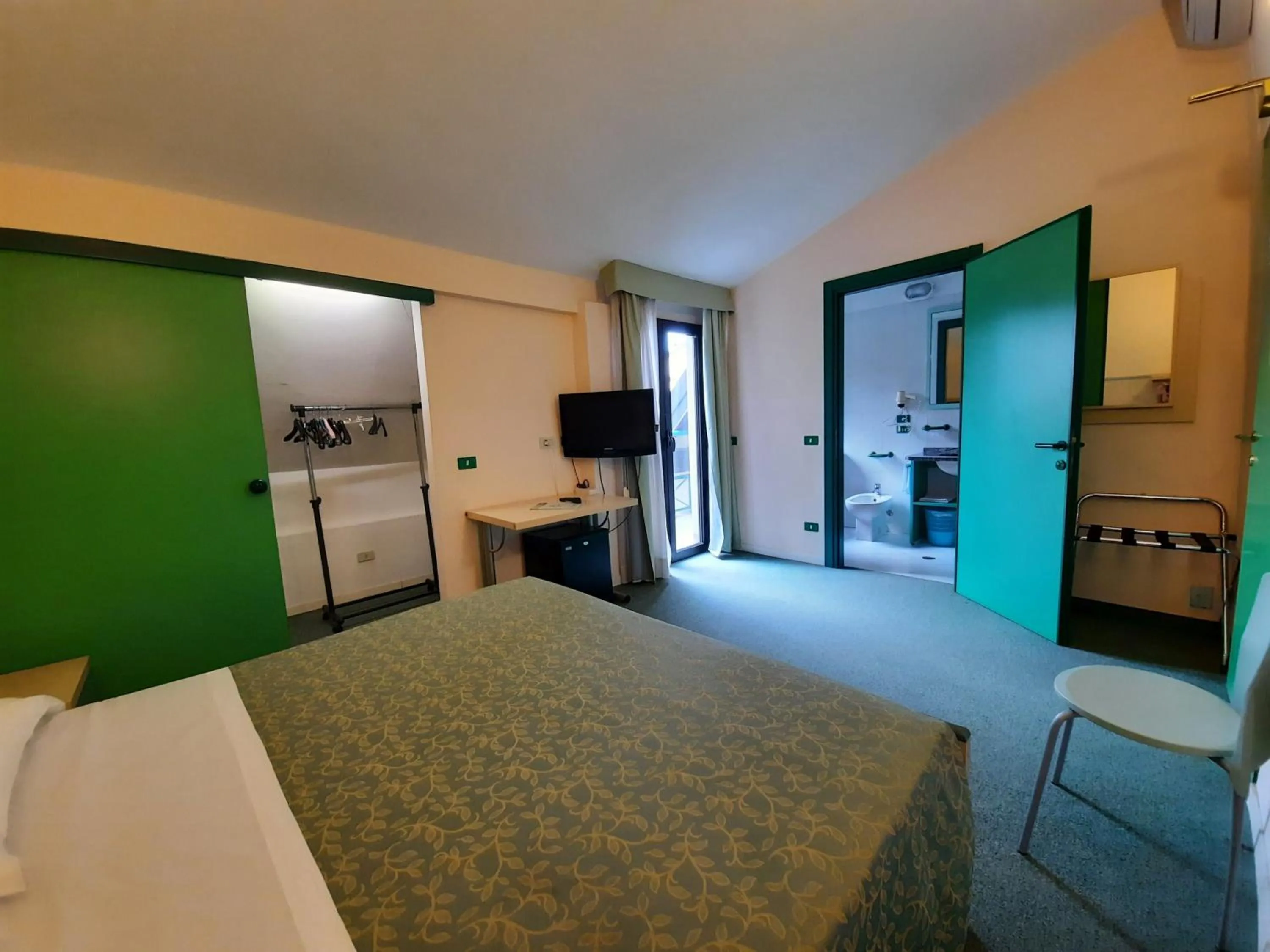 Photo of the whole room, Bed in Ducathotel