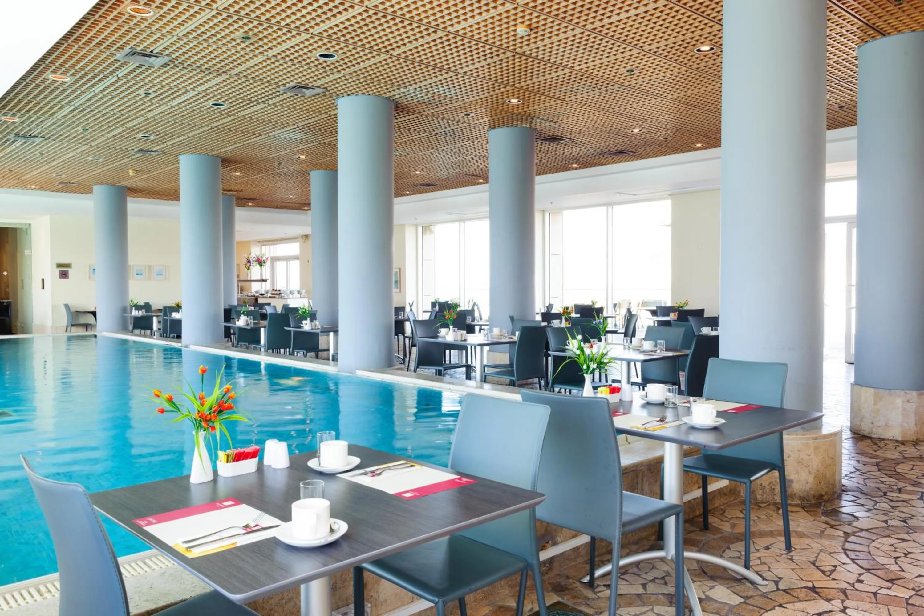 Restaurant/places to eat in Arena Hotel by the Beach