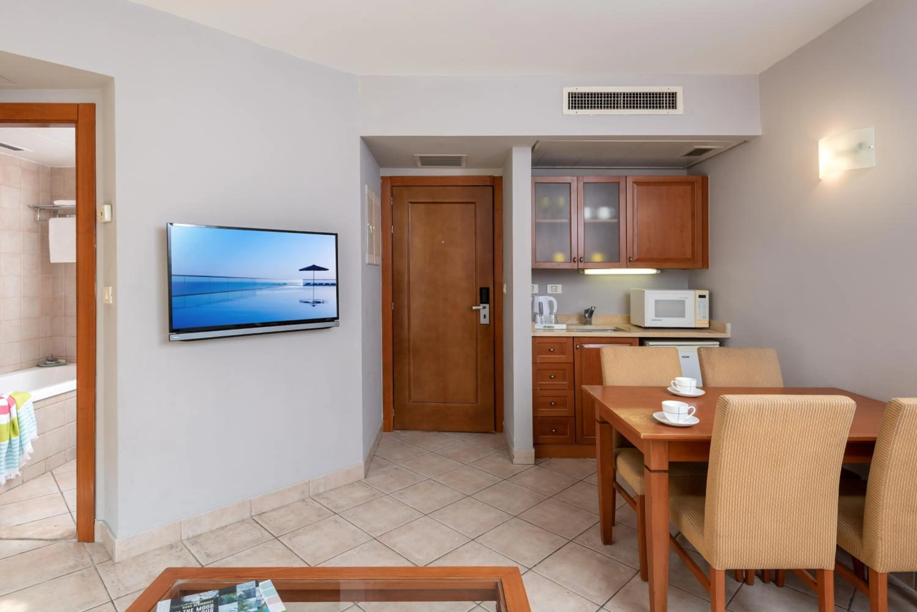 Food and drinks in Arena Hotel by the Beach