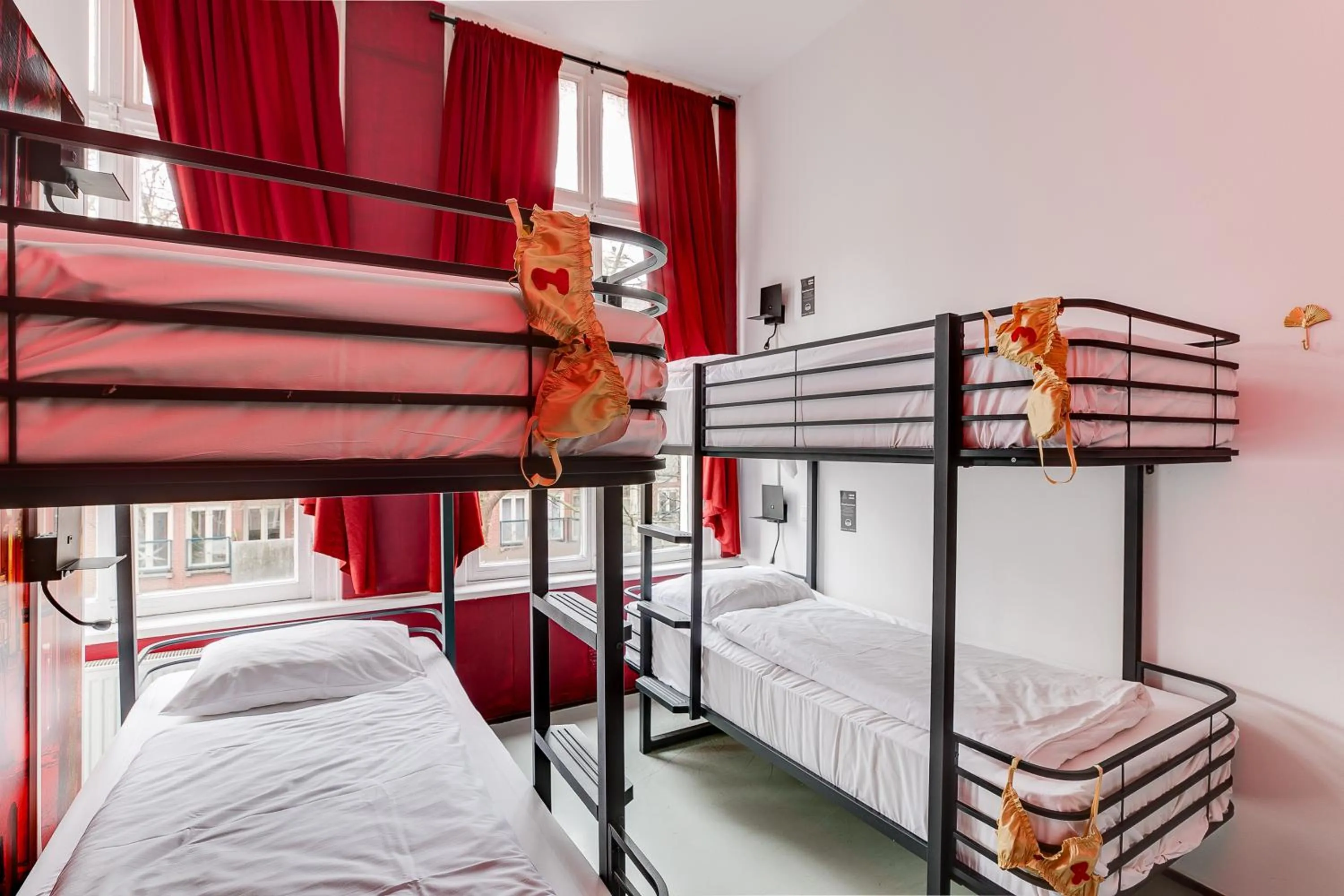 Photo of the whole room, Bed in ClinkCoco