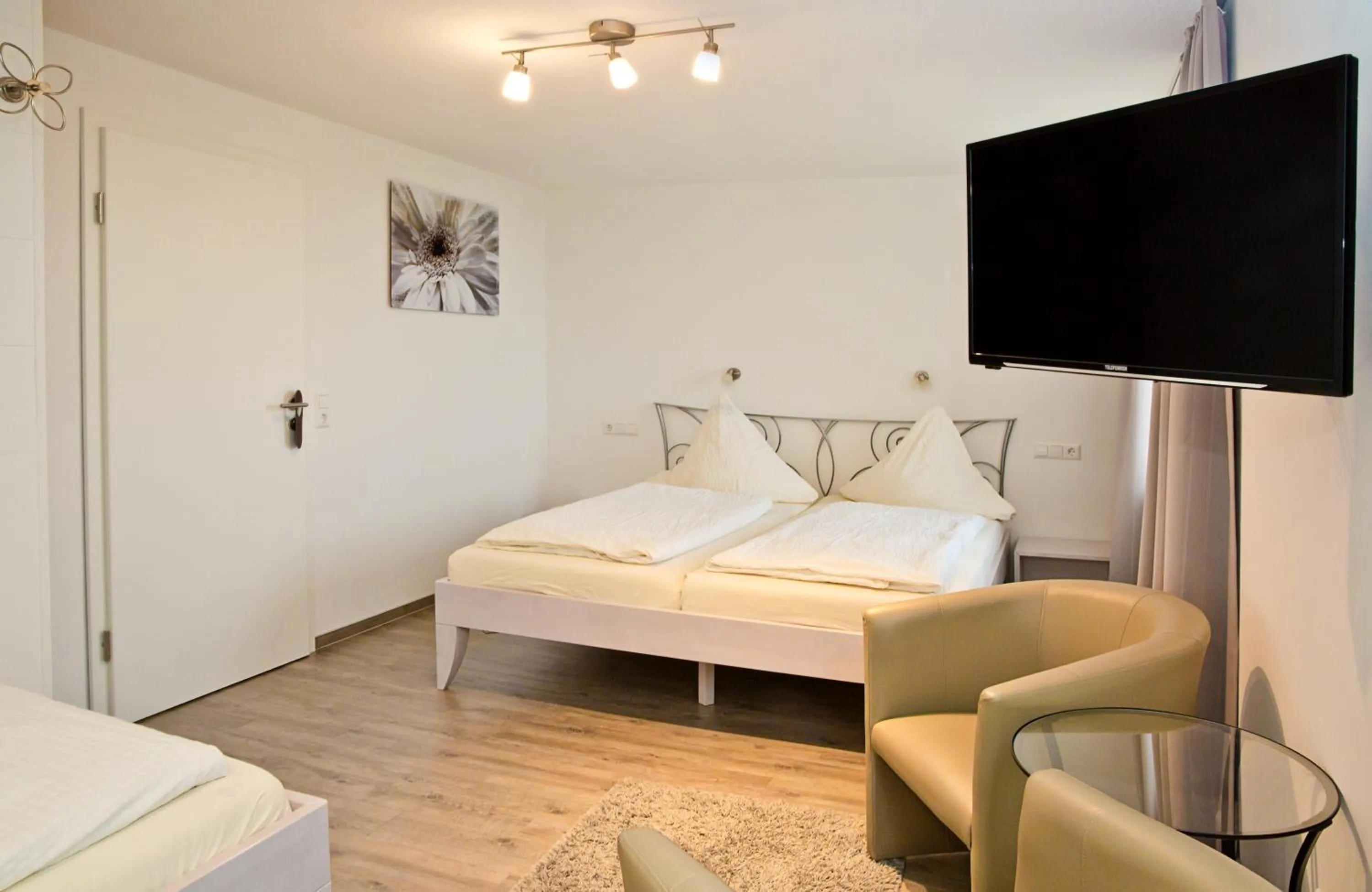 Photo of the whole room, Bed in Pension Kramer