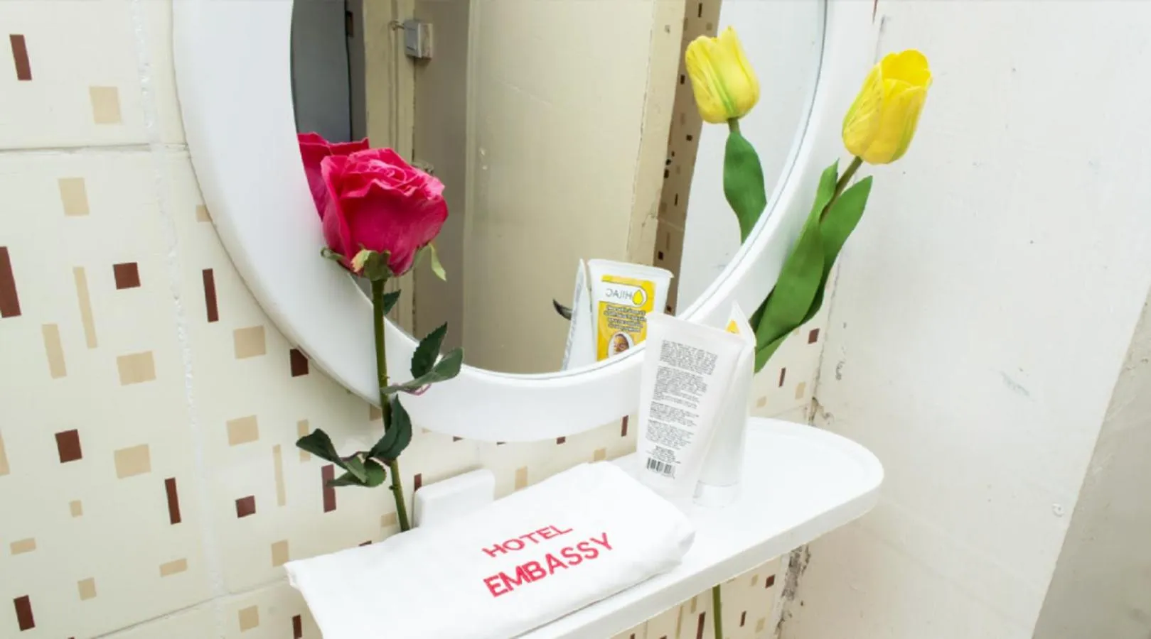 Bathroom in Hotel Embassy