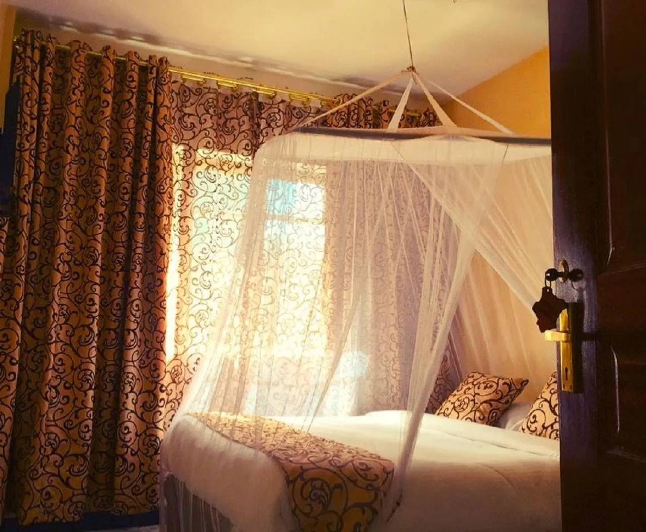 Bedroom, Bed in Hotel Embassy