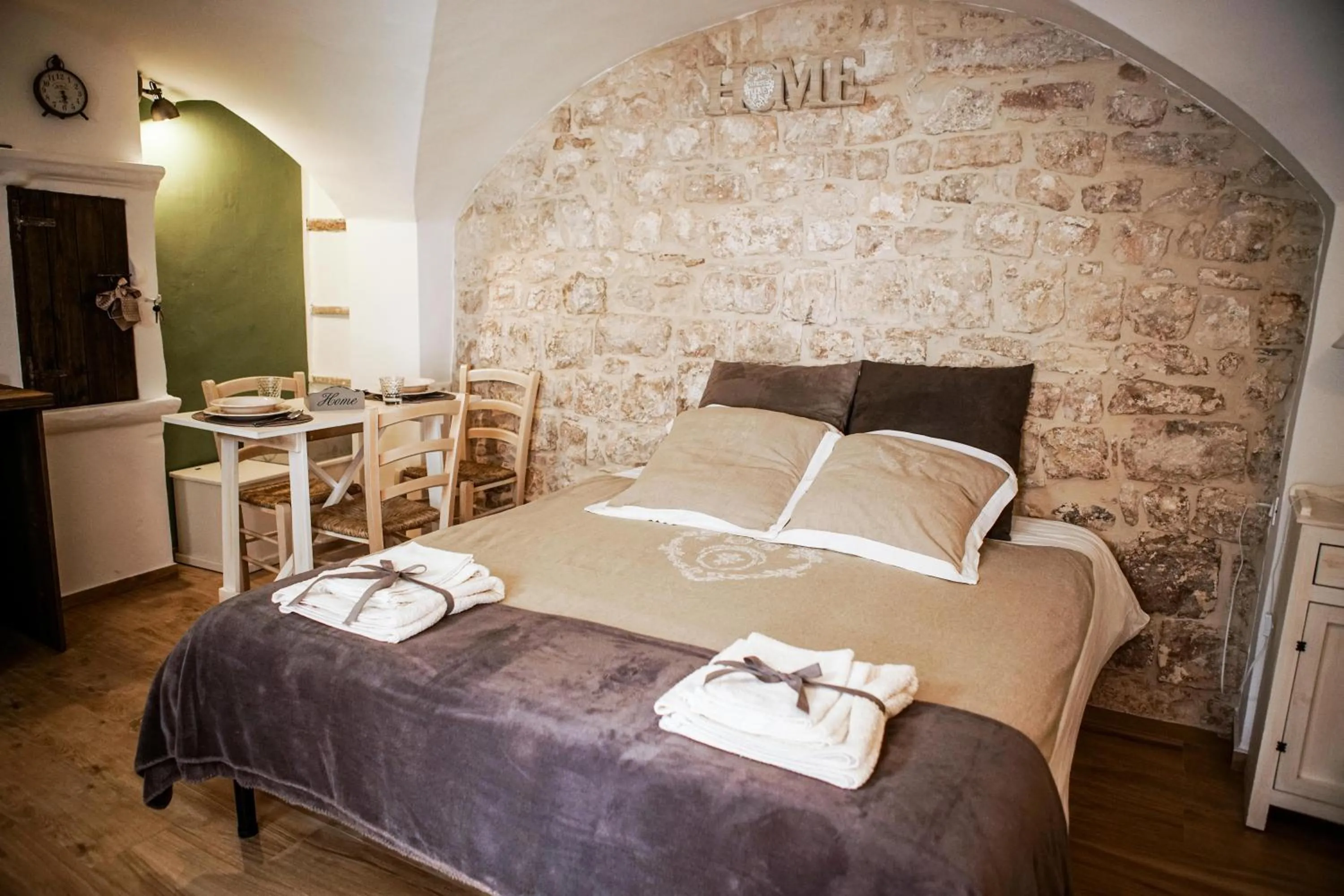 Bed in HOME 5 - Via Nuova