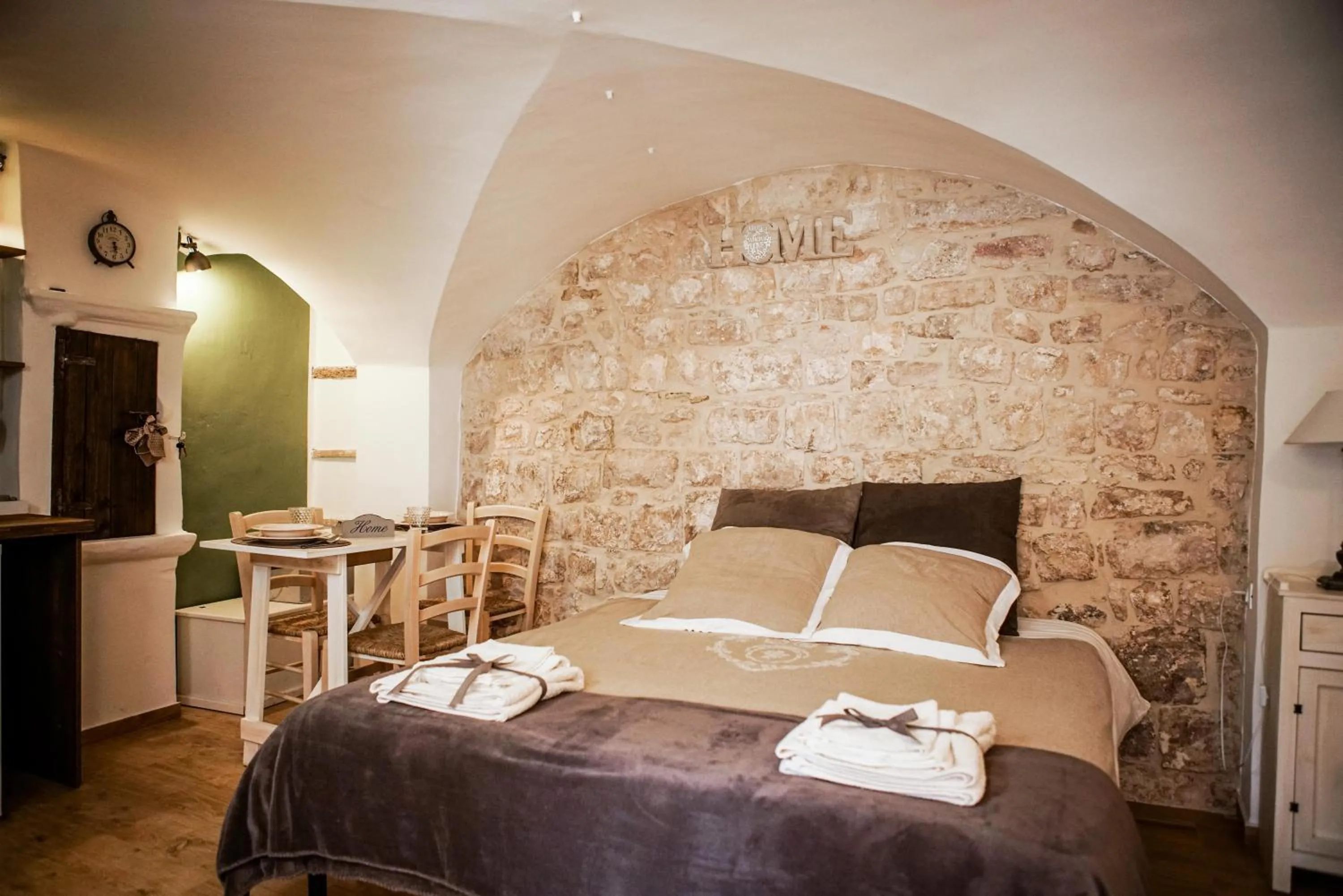 Bed in HOME 5 - Via Nuova