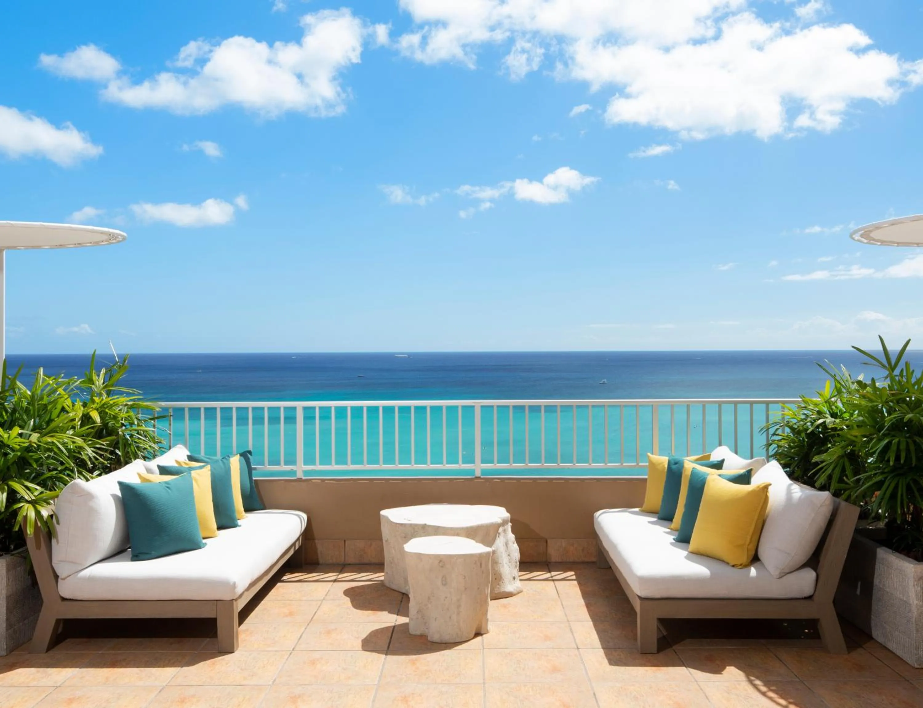 Restaurant/places to eat in The Twin Fin Hotel