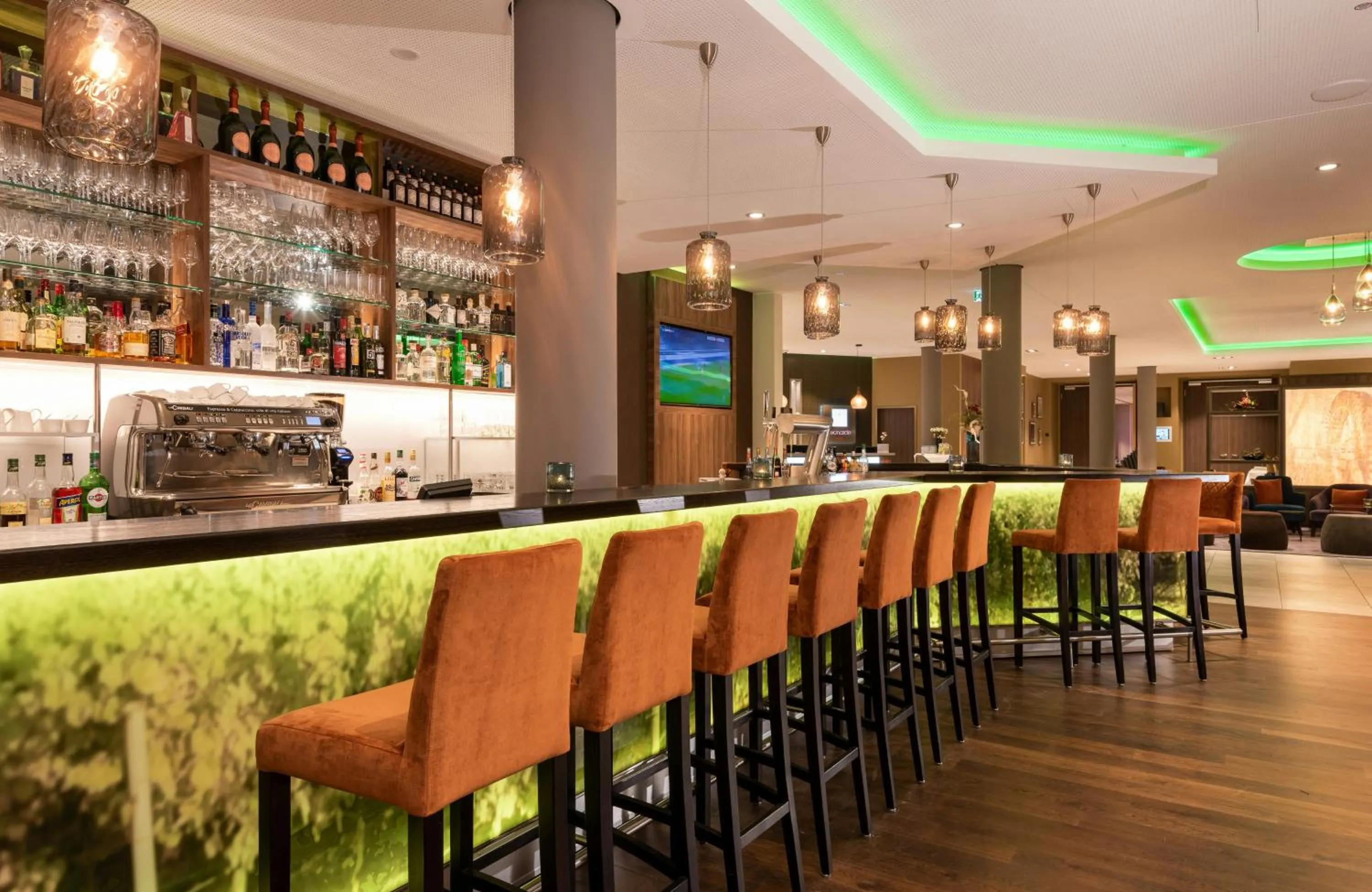 Lounge or bar in Leonardo Hotel Bad Kreuznach