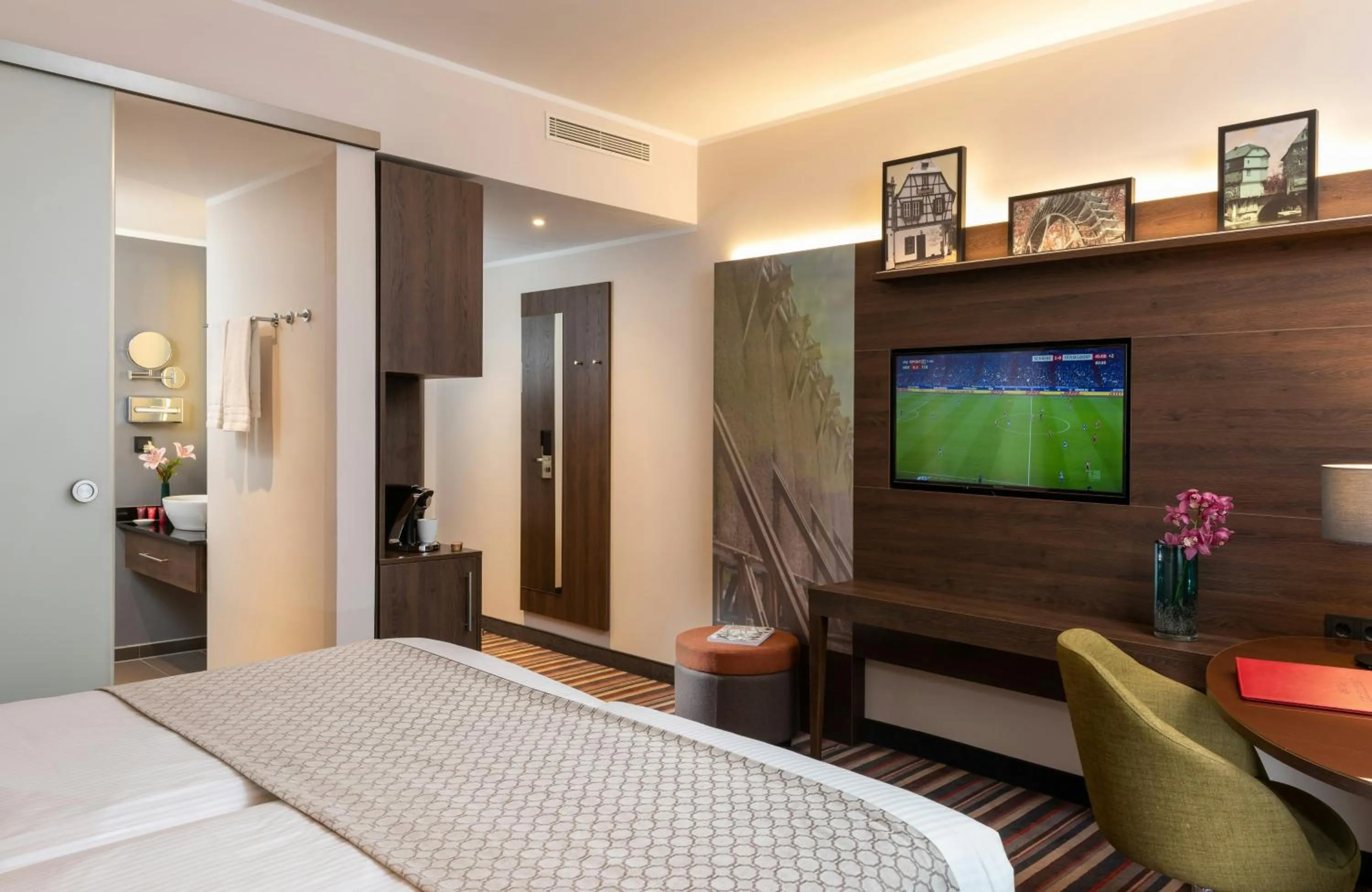 Bedroom, Bed in Leonardo Hotel Bad Kreuznach