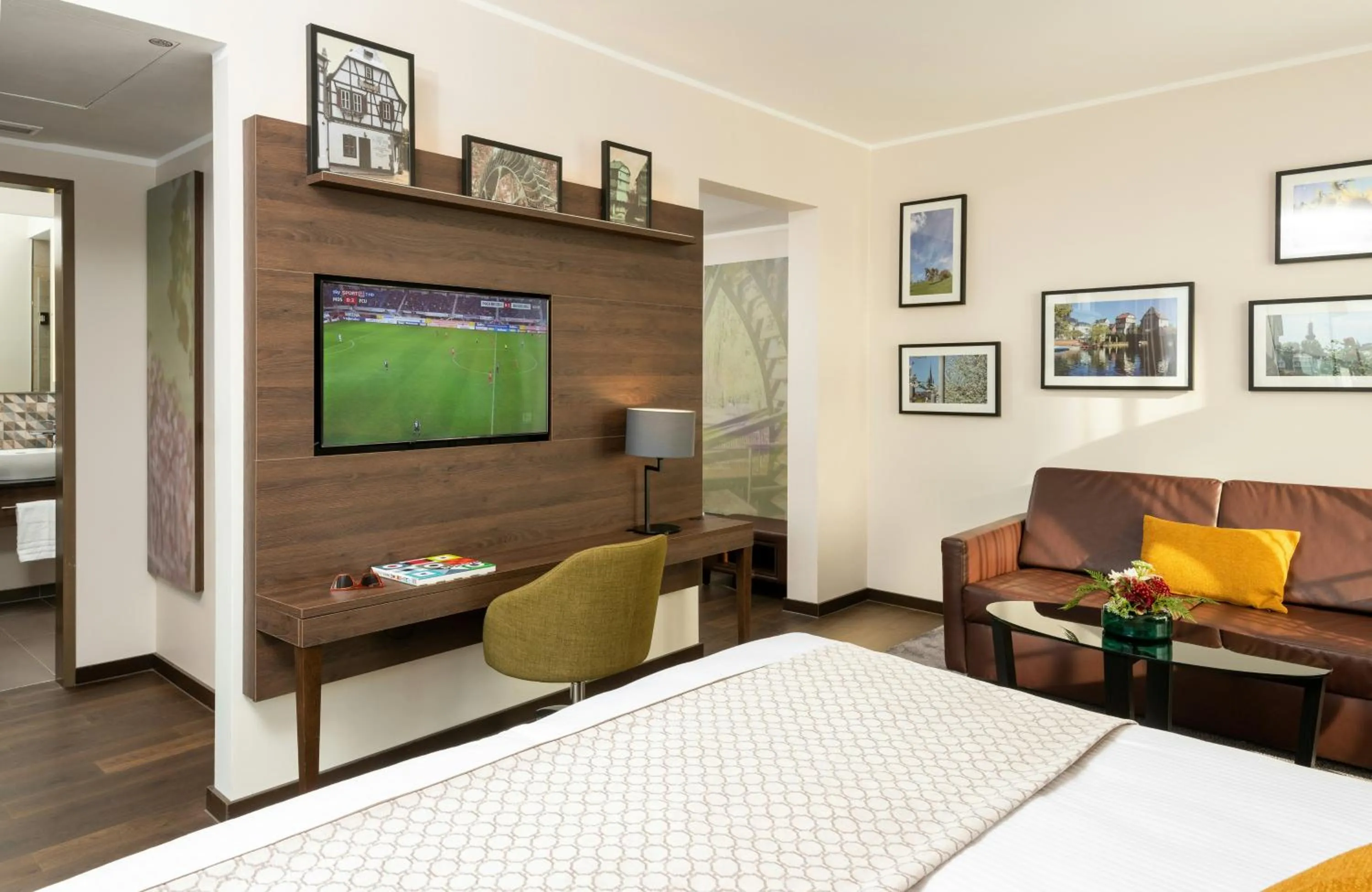 Photo of the whole room, Bed in Leonardo Hotel Bad Kreuznach