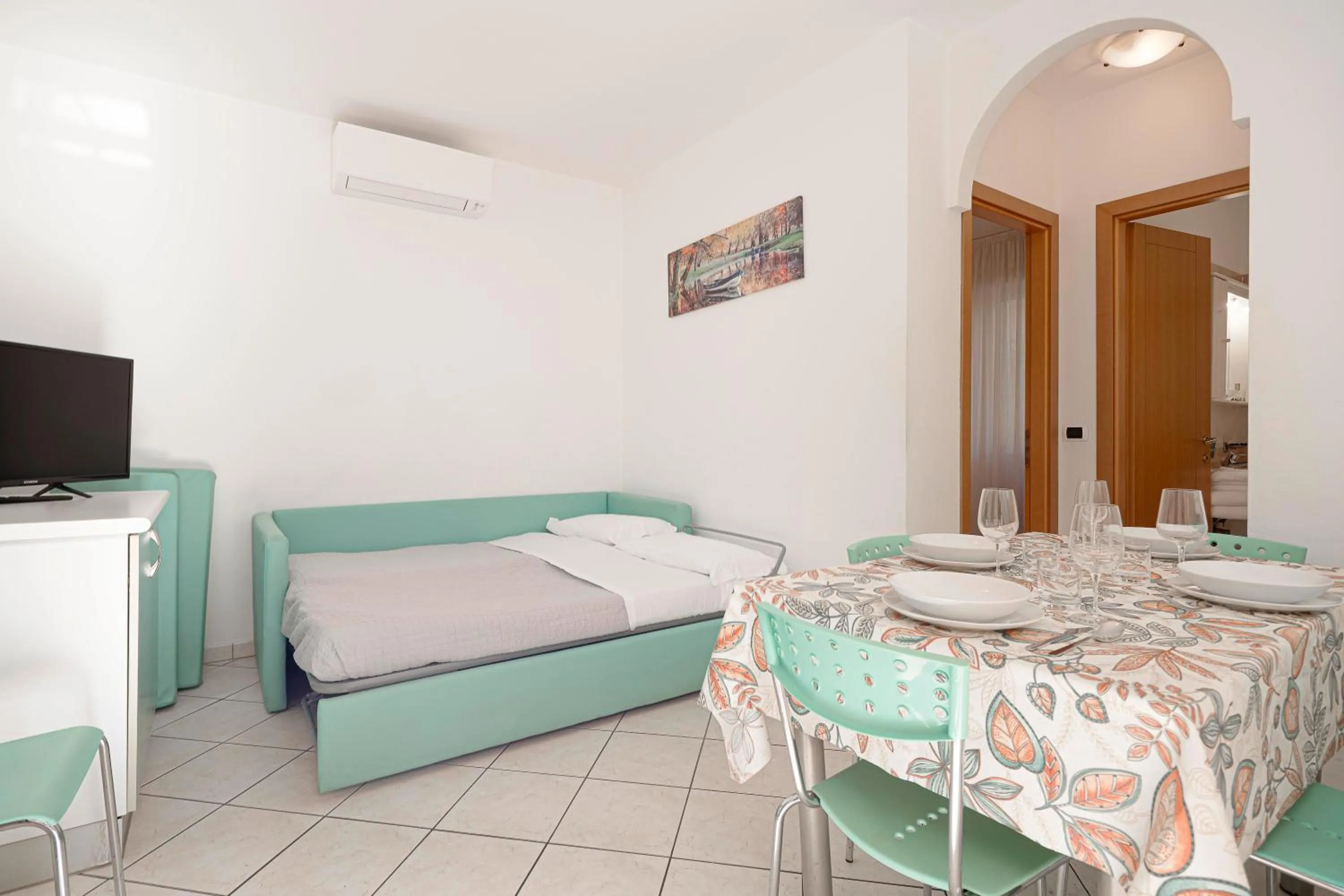 Living room, Bed in Residenza Raggio