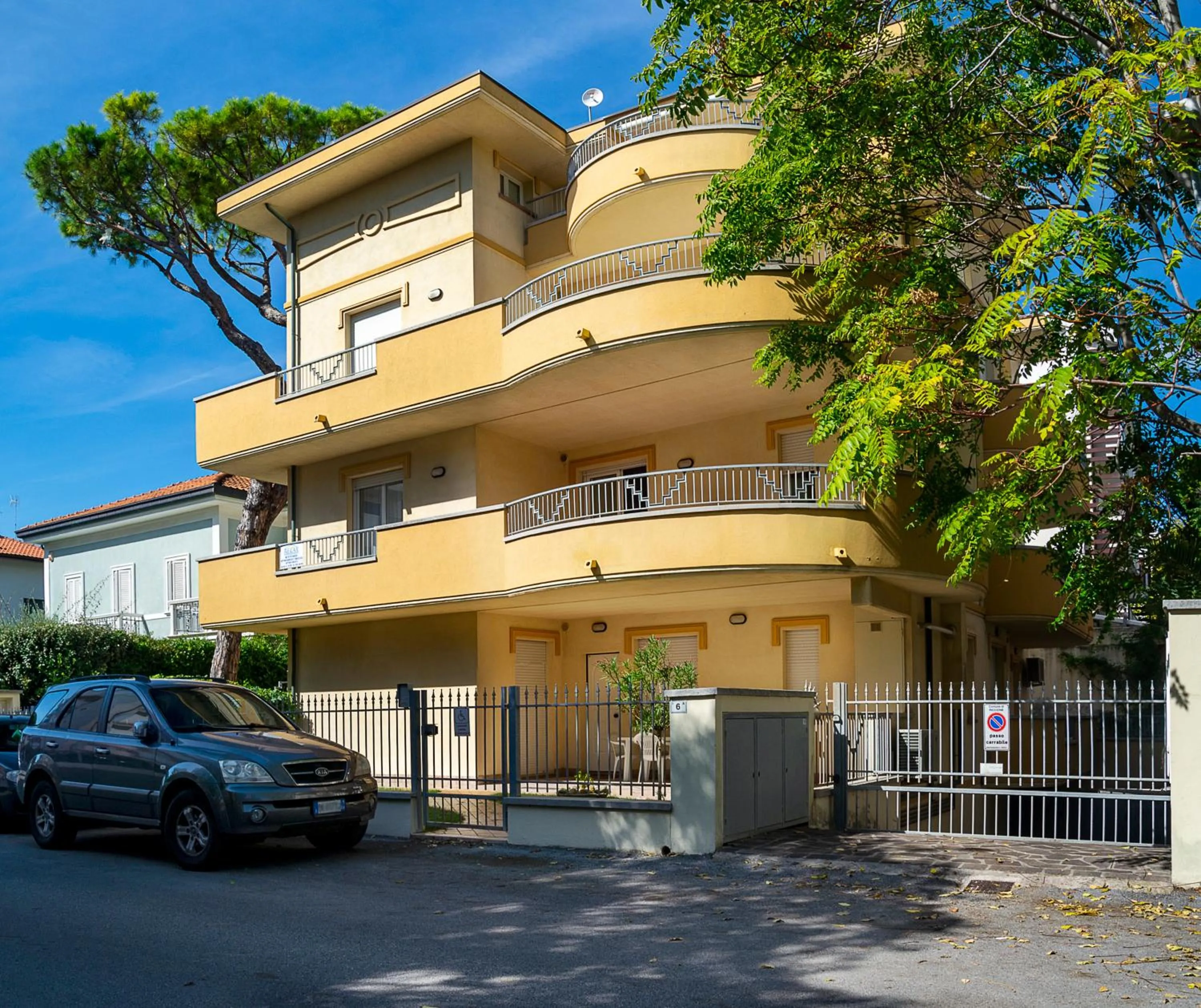 Property building in Residenza Raggio