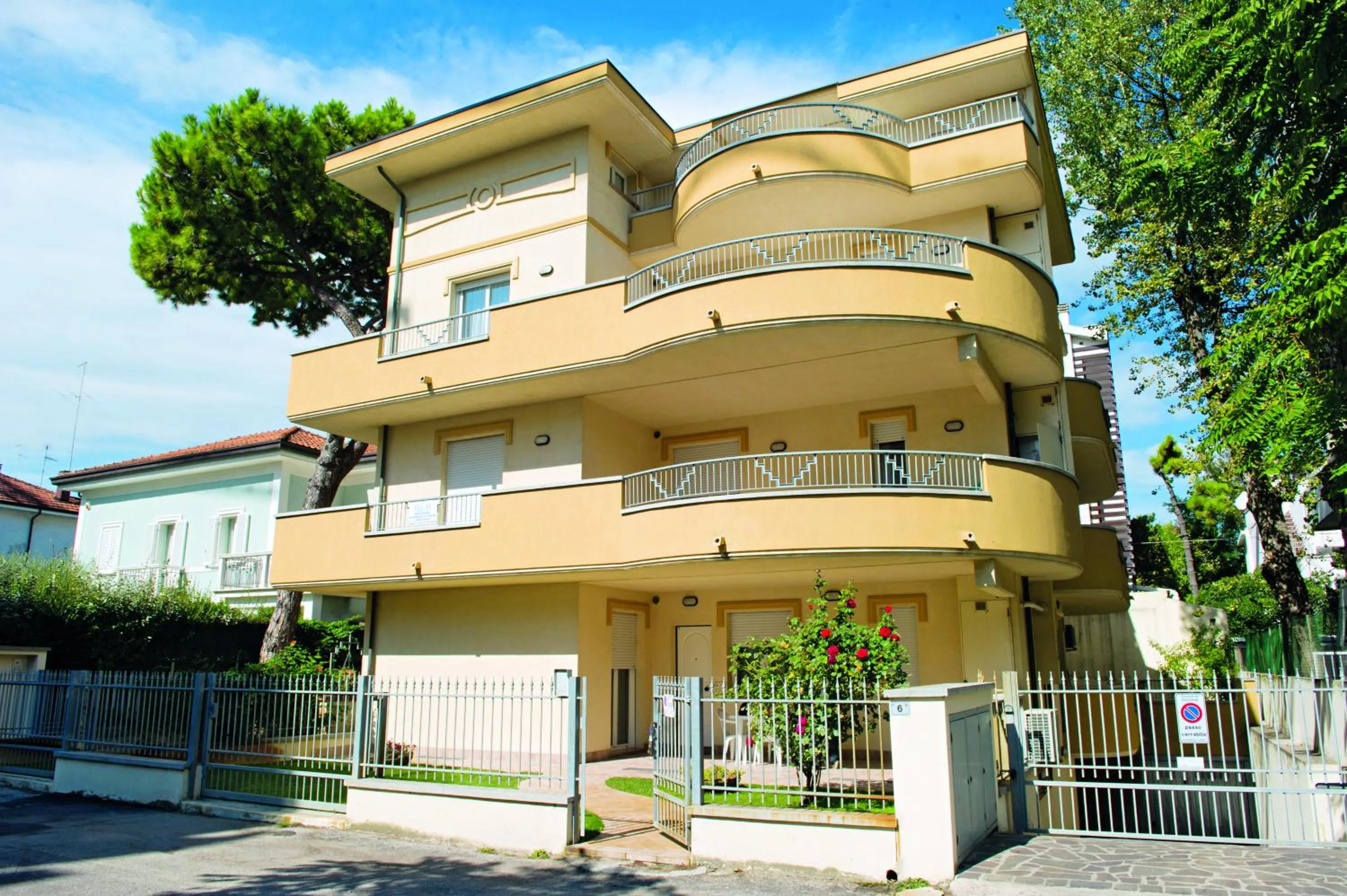 Property building in Residenza Raggio