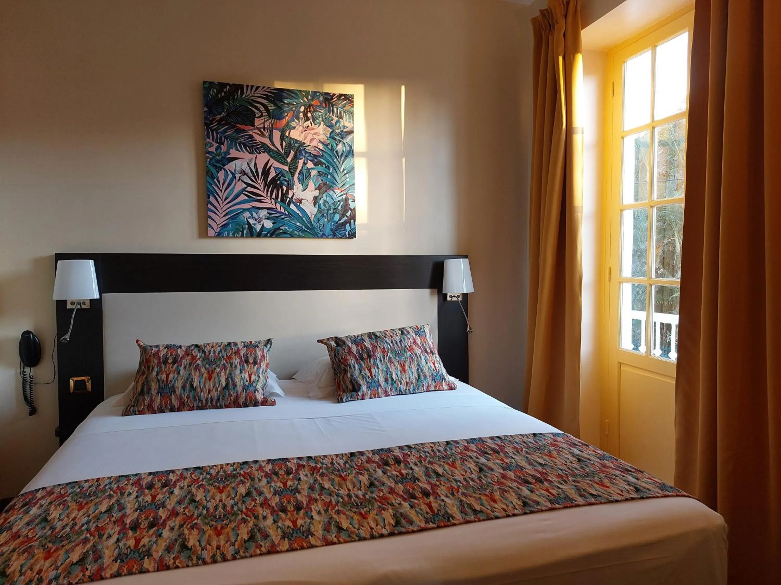 Bed in Le Juliette Dodu- Le charme d'un monument historique