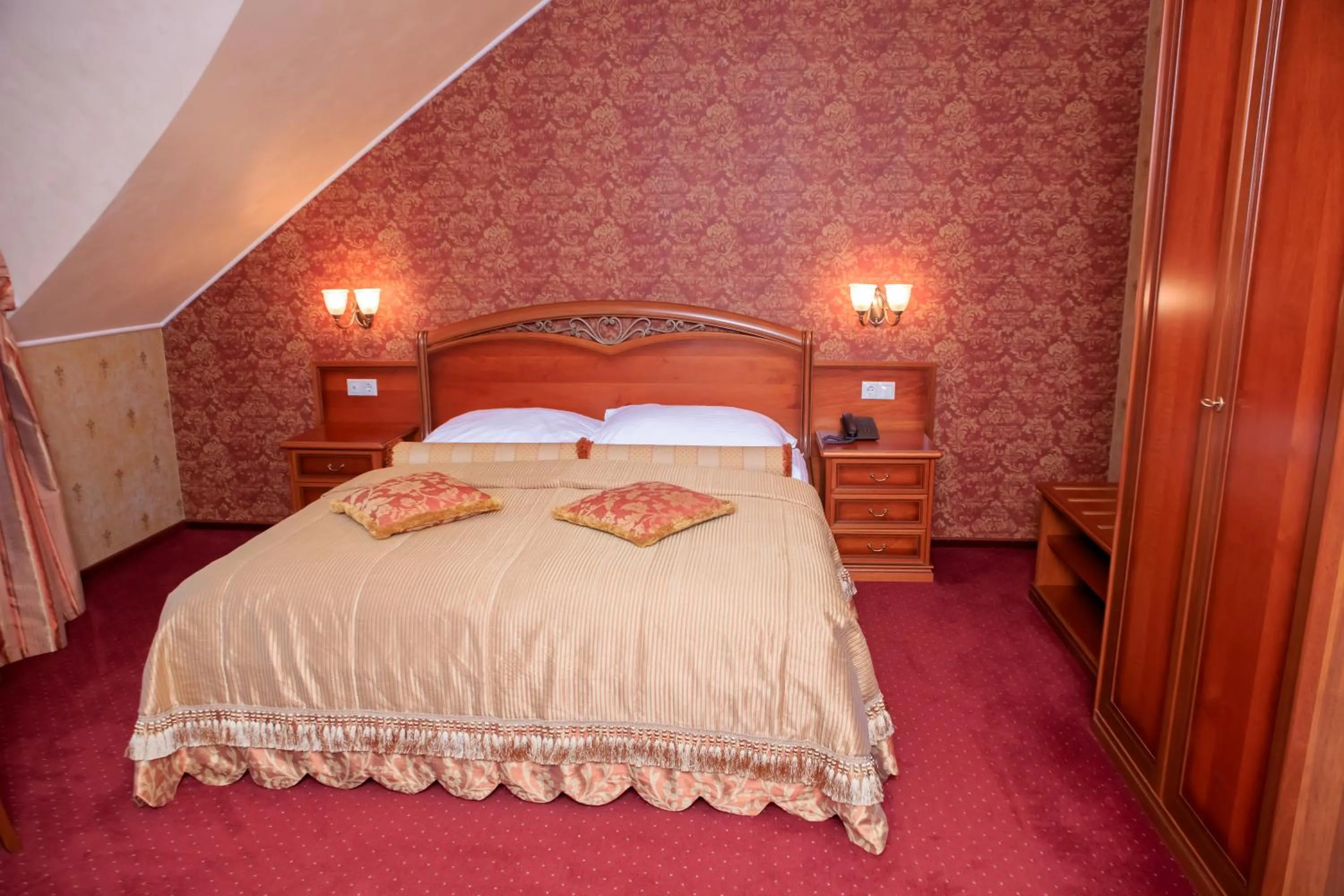Bed in Hotel Elefant