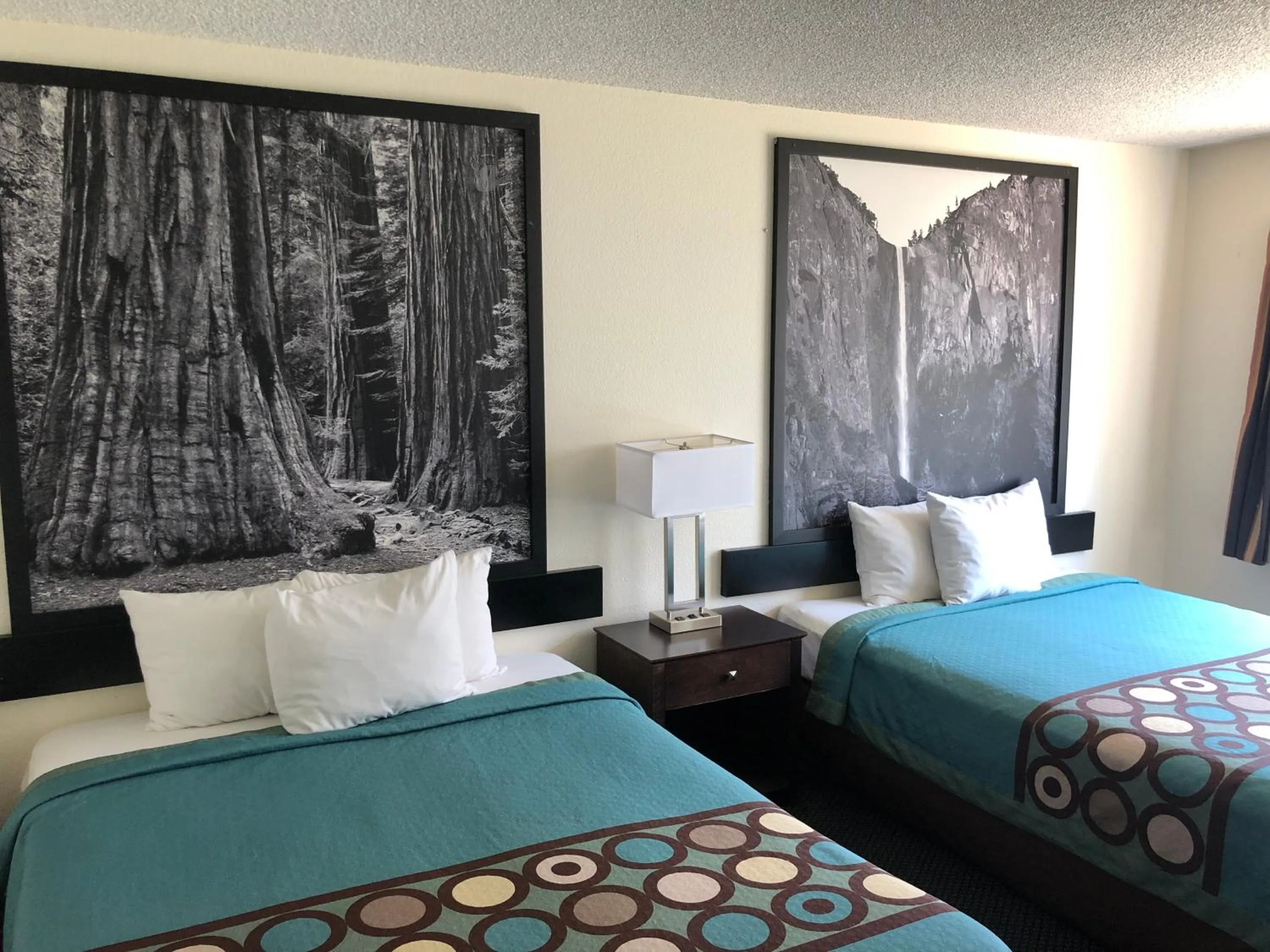 Bedroom, Bed in Super 8 by Wyndham Selma/Fresno Area