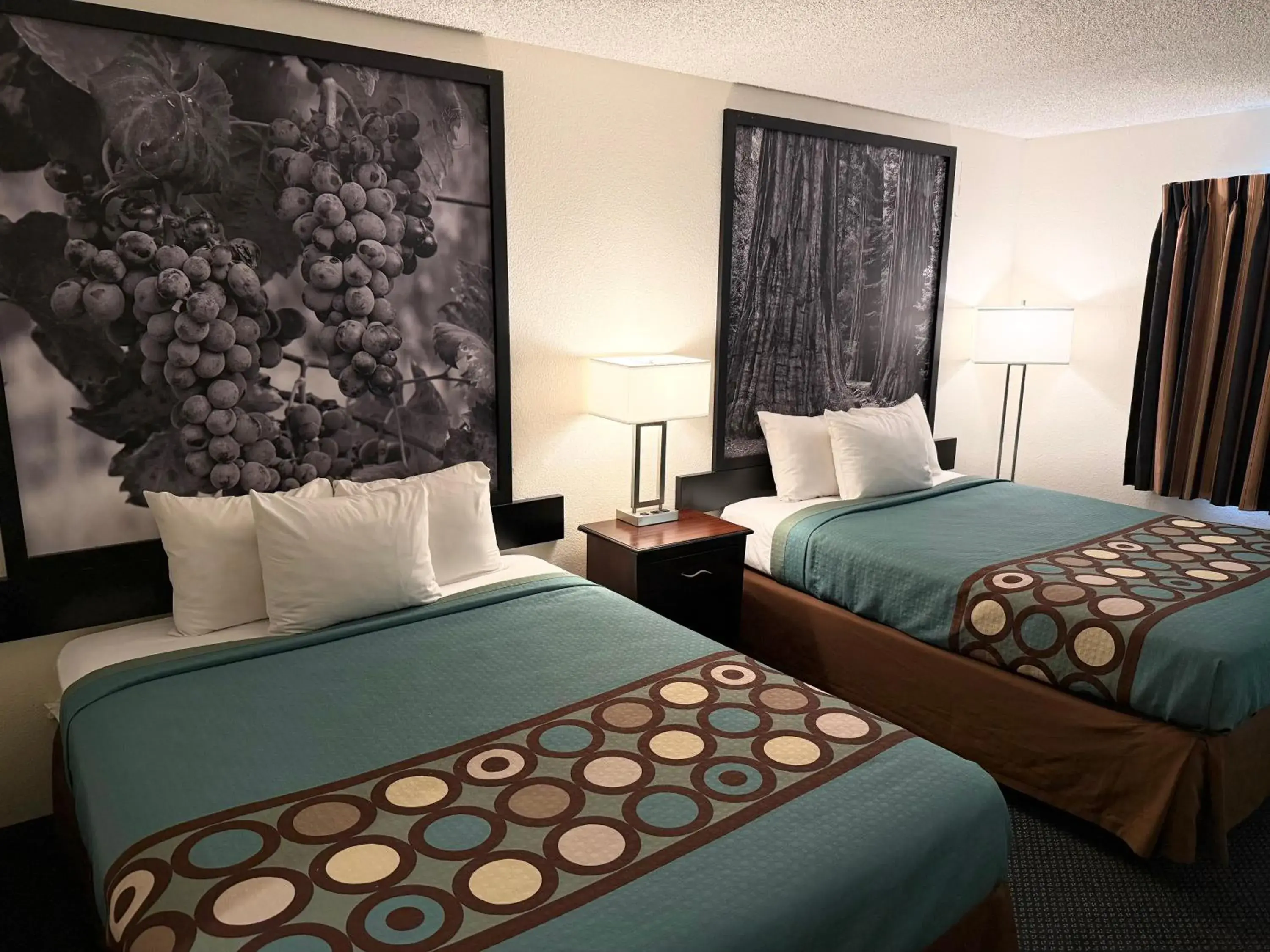 Bedroom, Bed in Super 8 by Wyndham Selma/Fresno Area Bedroom, Bed in Super 8 by Wyndham Selma/Fresno Area