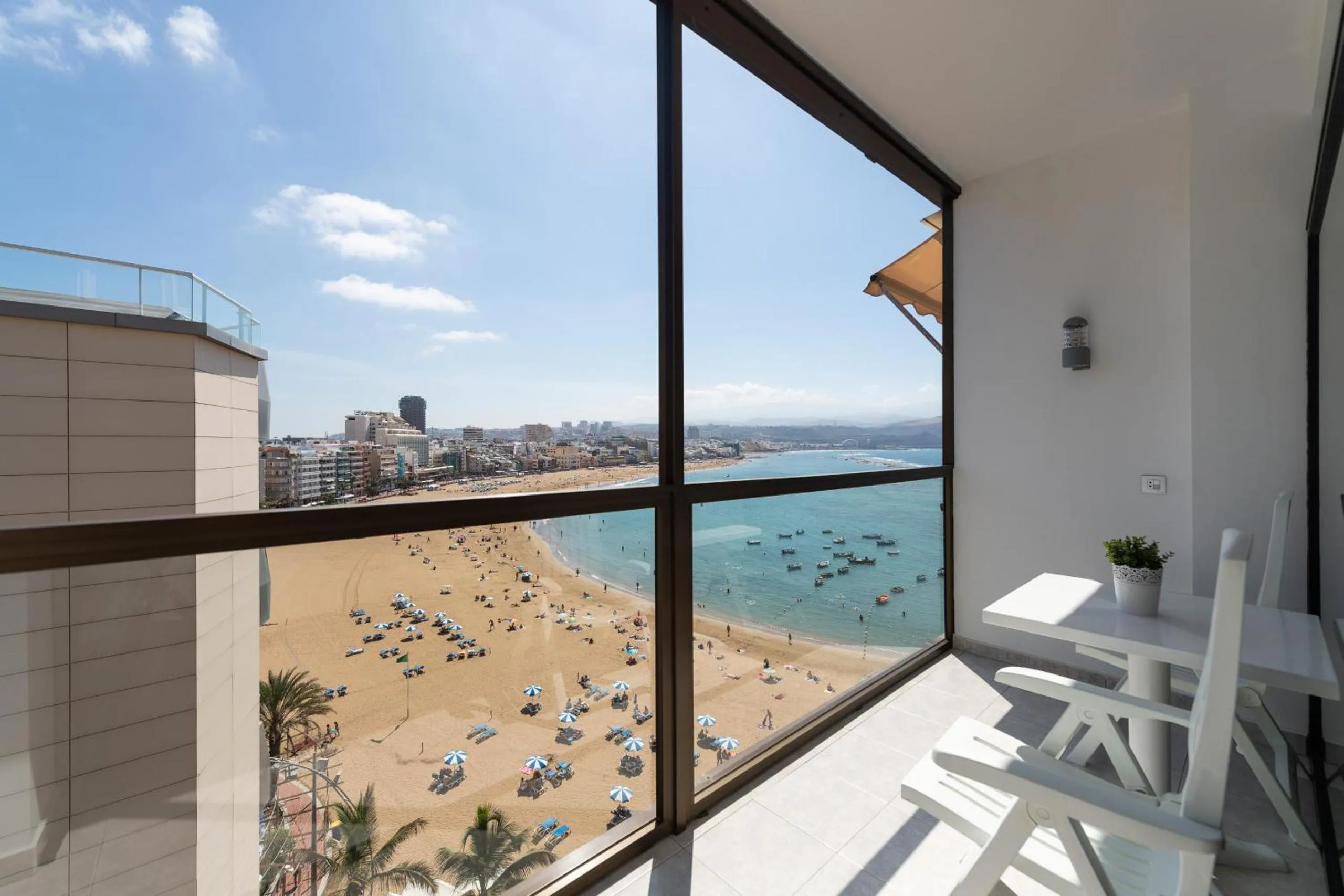 Lovely balcony sea views By CanariasGetaway