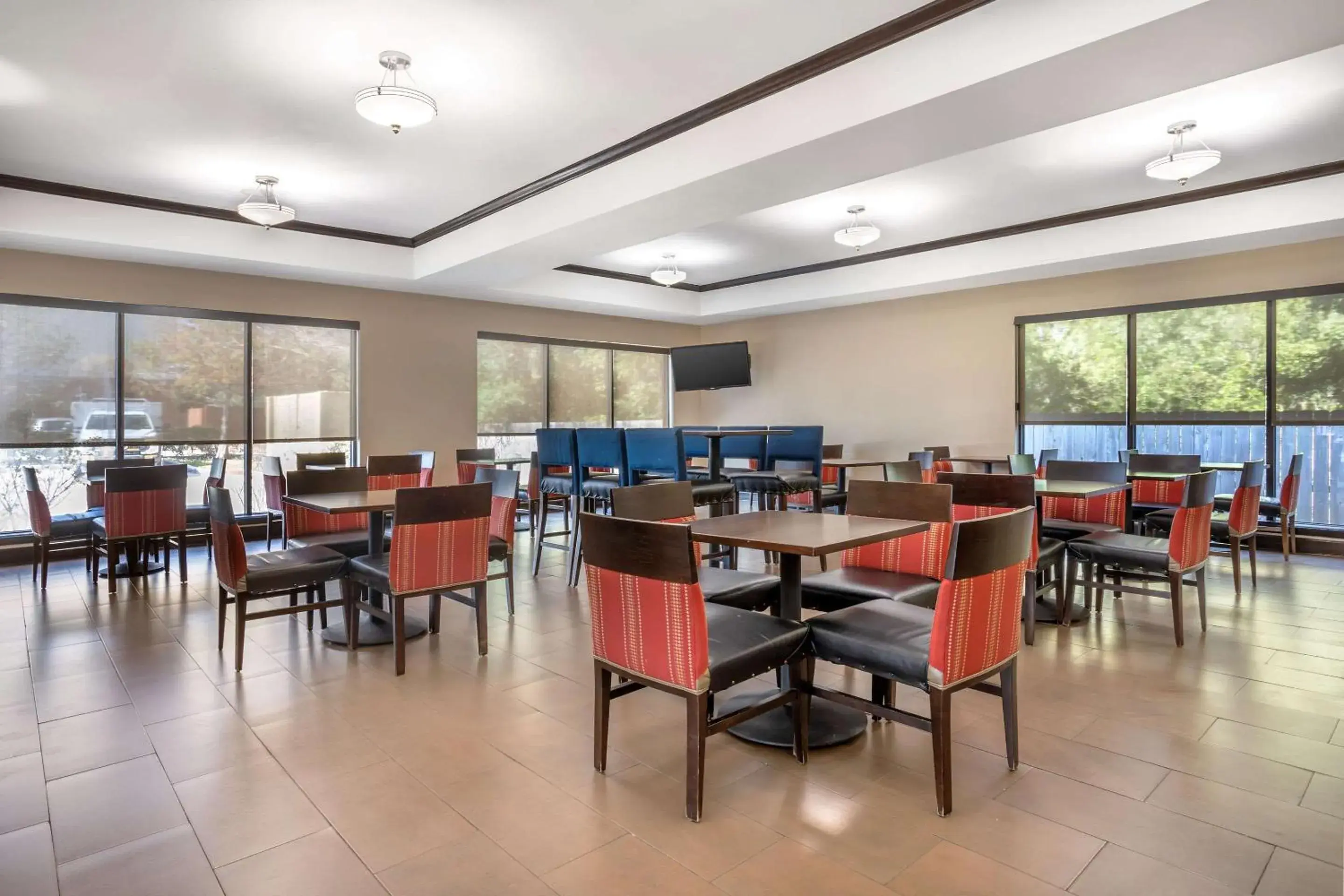 Breakfast in Comfort Suites Old Town Spring Breakfast in Comfort Suites Old Town Spring