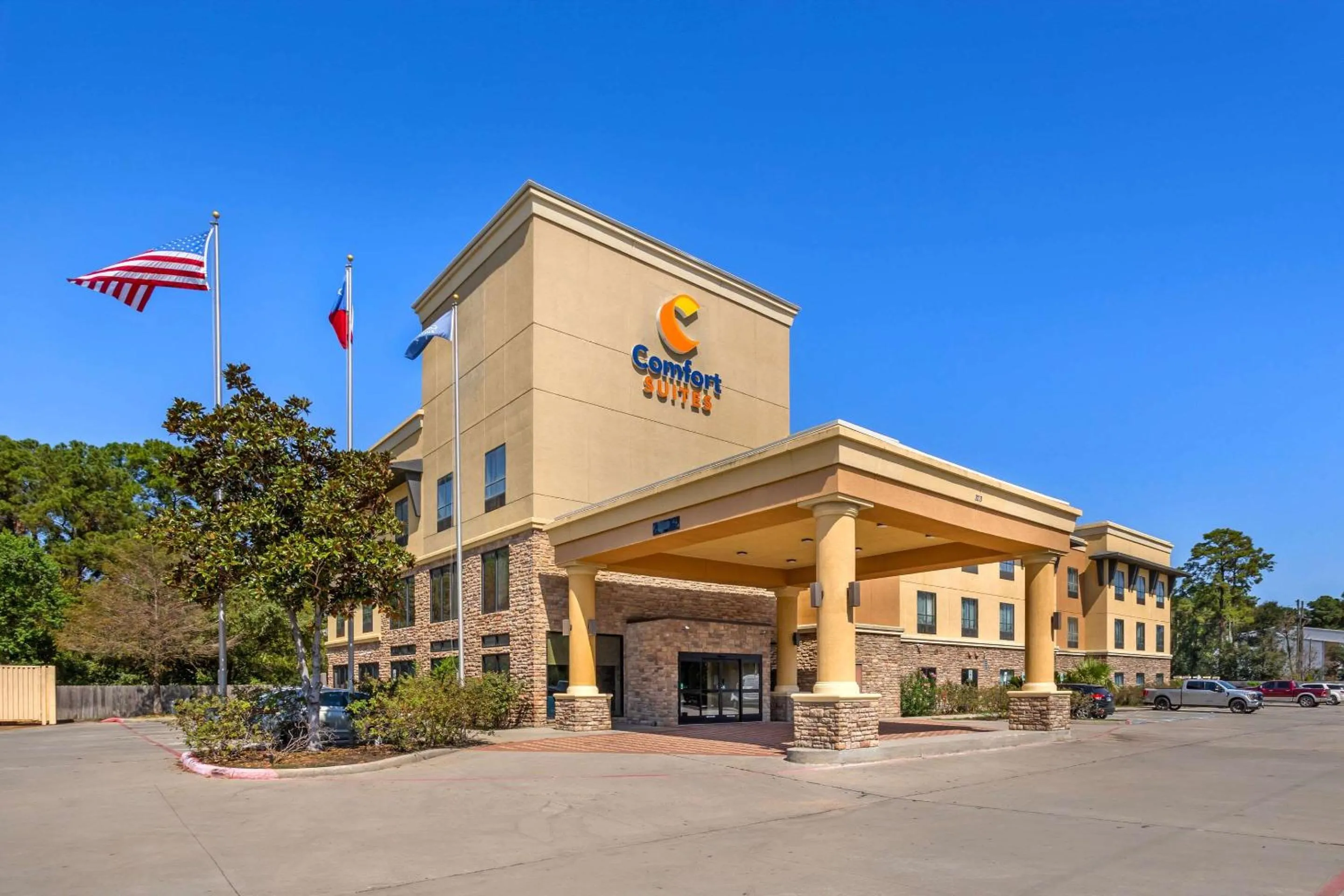 Property building in Comfort Suites Old Town Spring