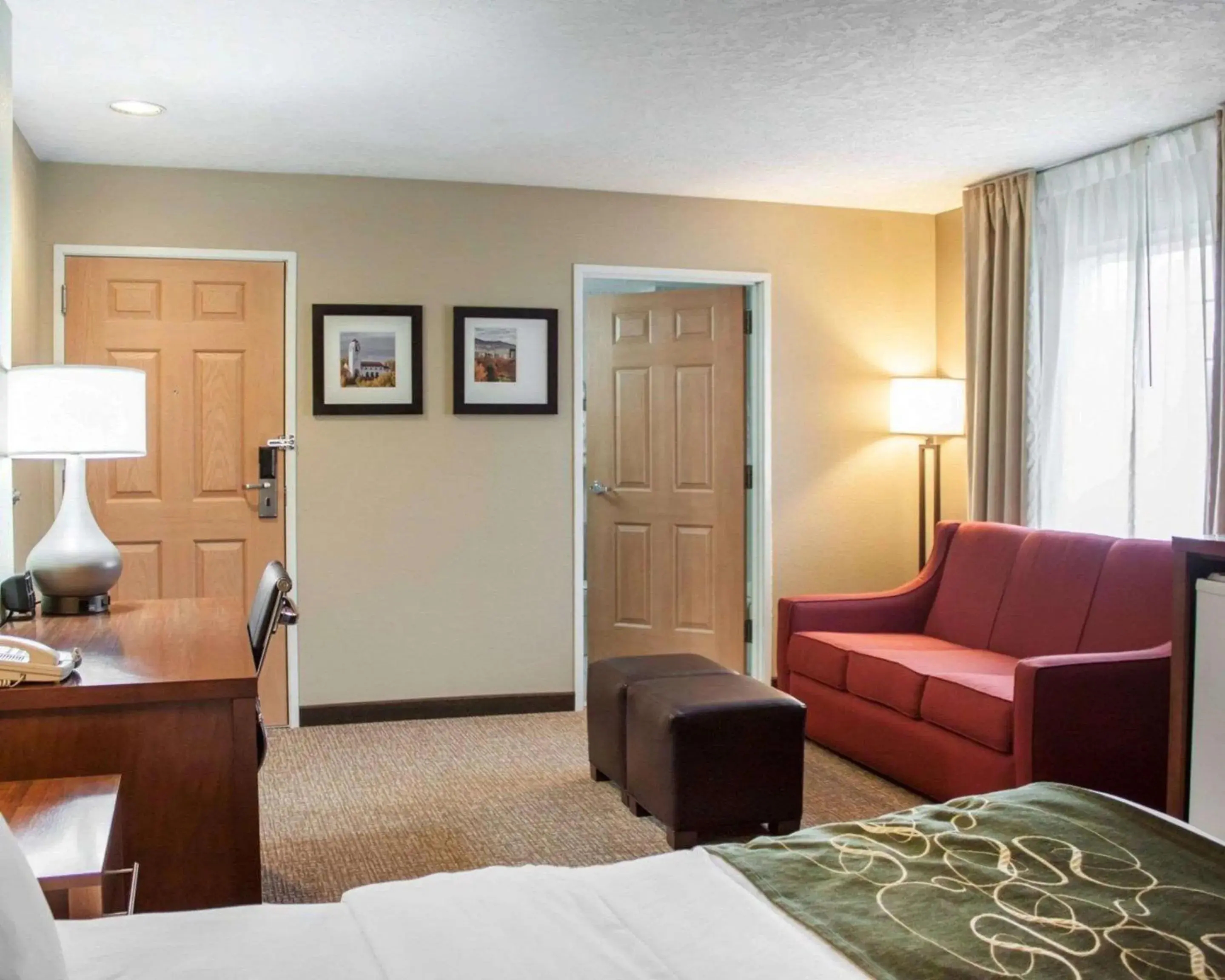 Photo of the whole room, Bed in Comfort Suites Airport Photo of the whole room, Bed in Comfort Suites Airport
