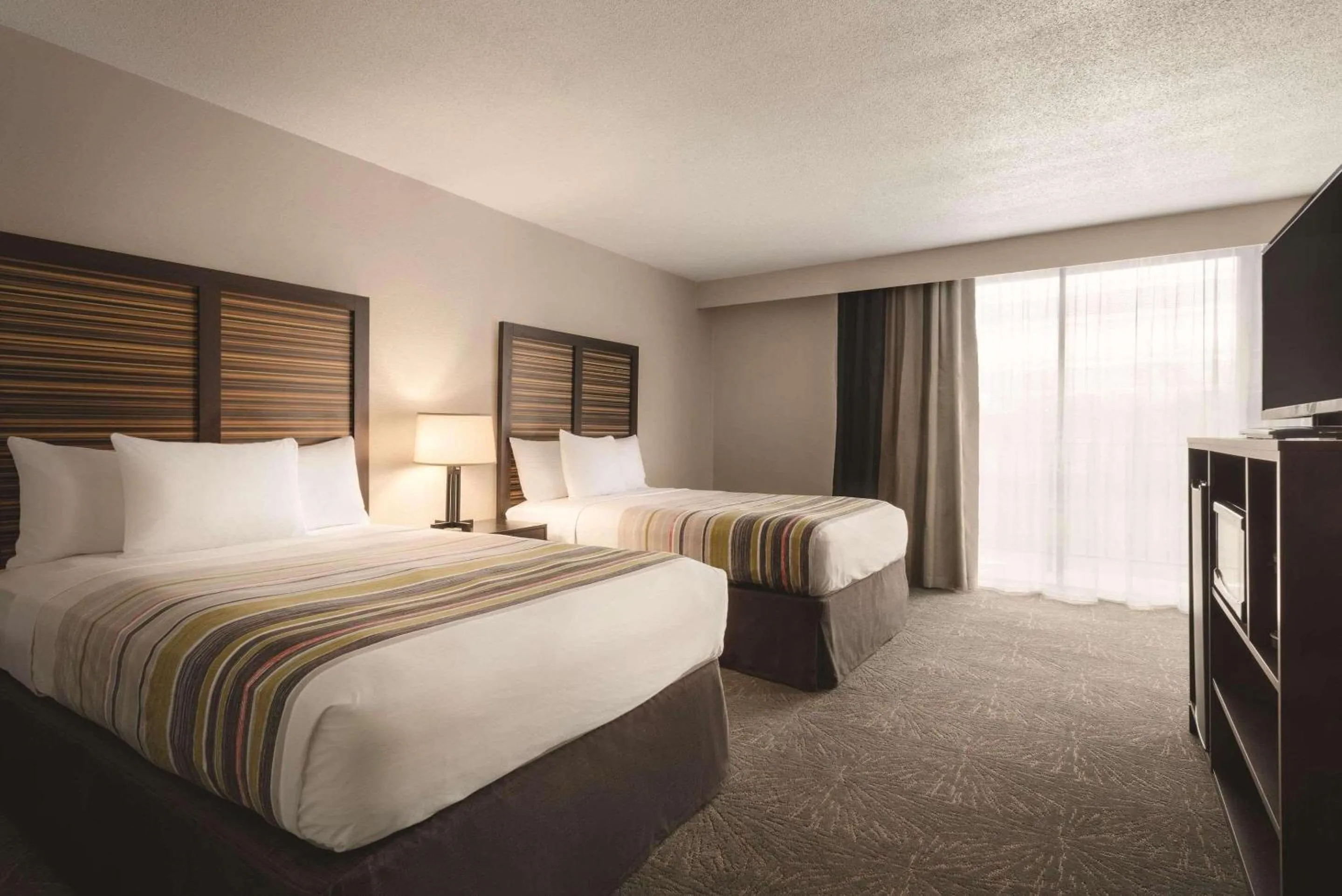 Bedroom, Bed in Country Inn & Suites by Radisson, Erlanger - Cincinnati South