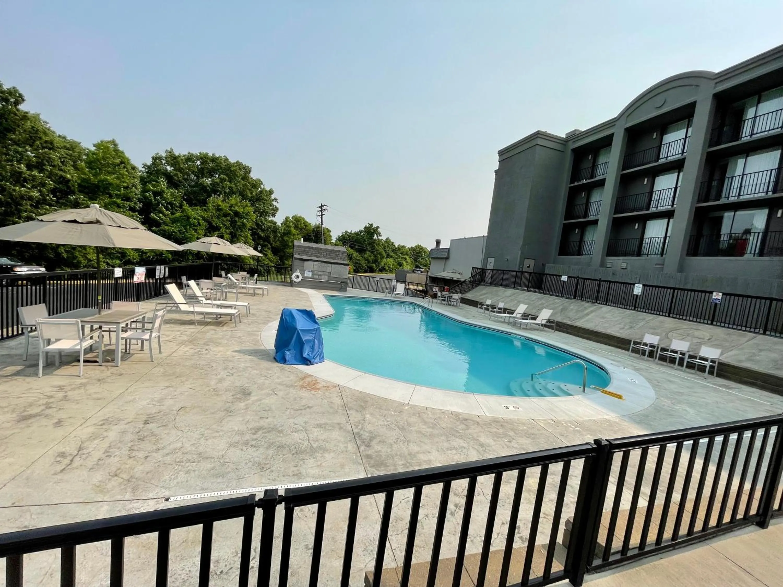 Swimming pool in Country Inn & Suites by Radisson, Erlanger - Cincinnati South