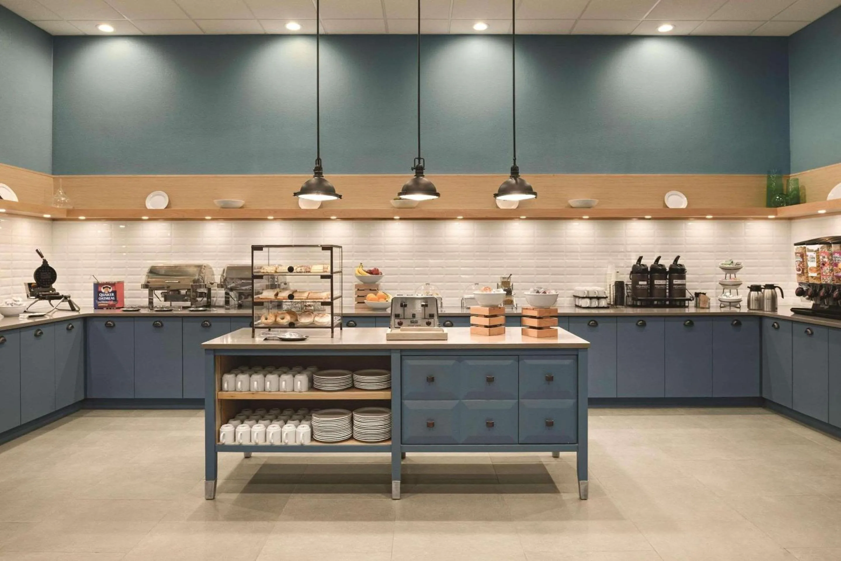 Breakfast in Country Inn & Suites by Radisson, Erlanger - Cincinnati South