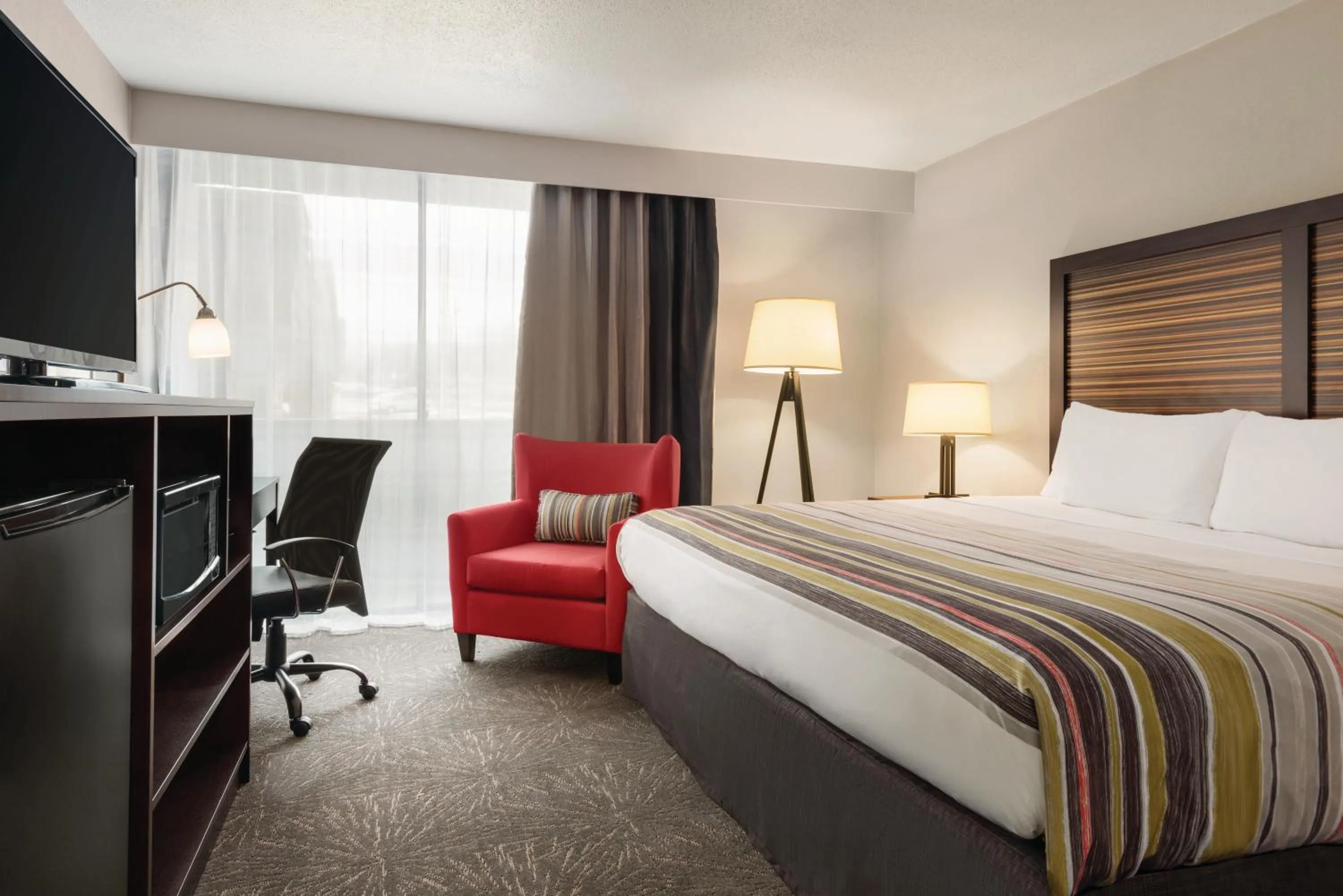 Bedroom, Bed in Country Inn & Suites by Radisson, Erlanger - Cincinnati South