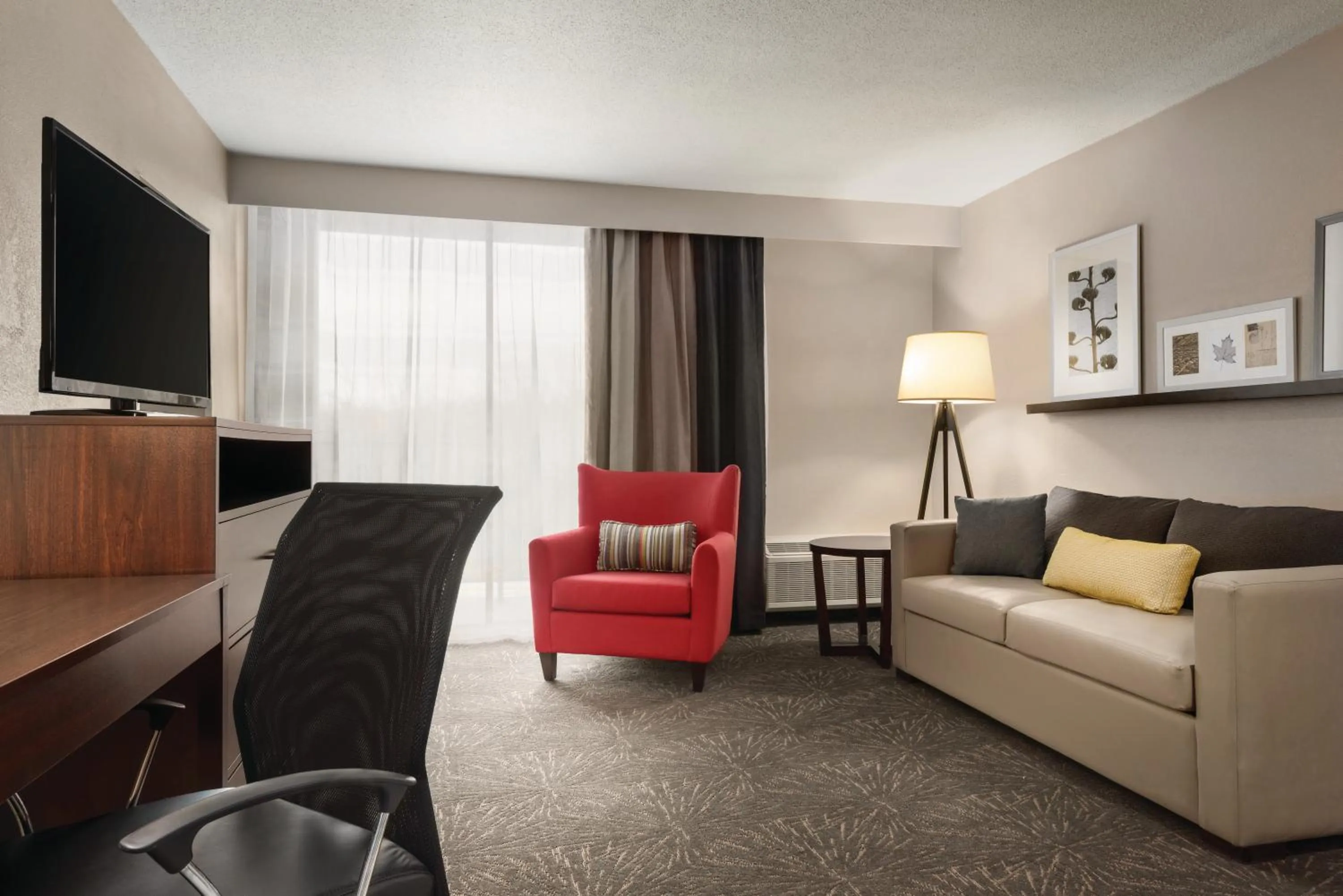 Living room in Country Inn & Suites by Radisson, Erlanger - Cincinnati South