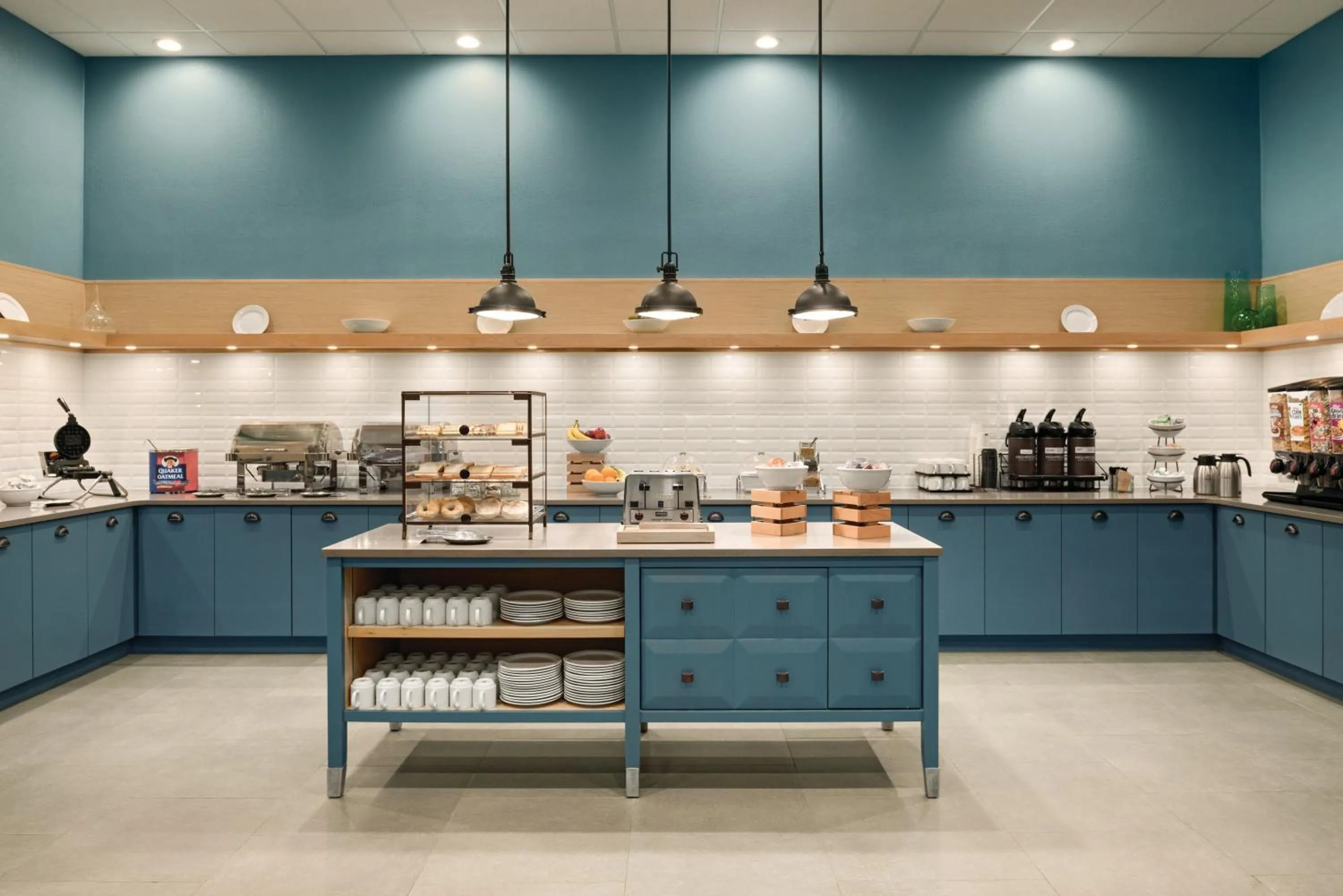 Breakfast in Country Inn & Suites by Radisson, Erlanger - Cincinnati South