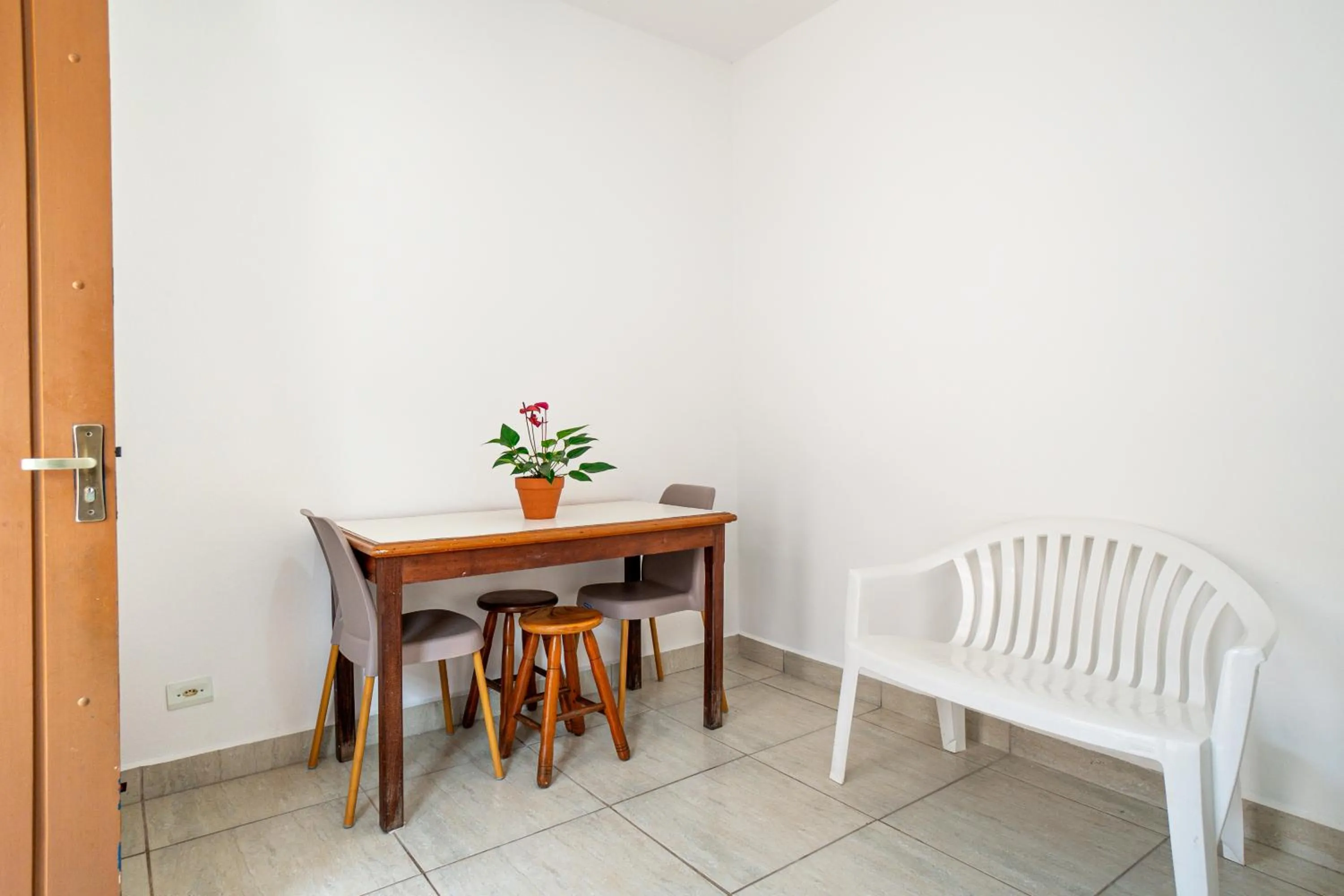 Dining area in Chalés Canoas Ubatuba