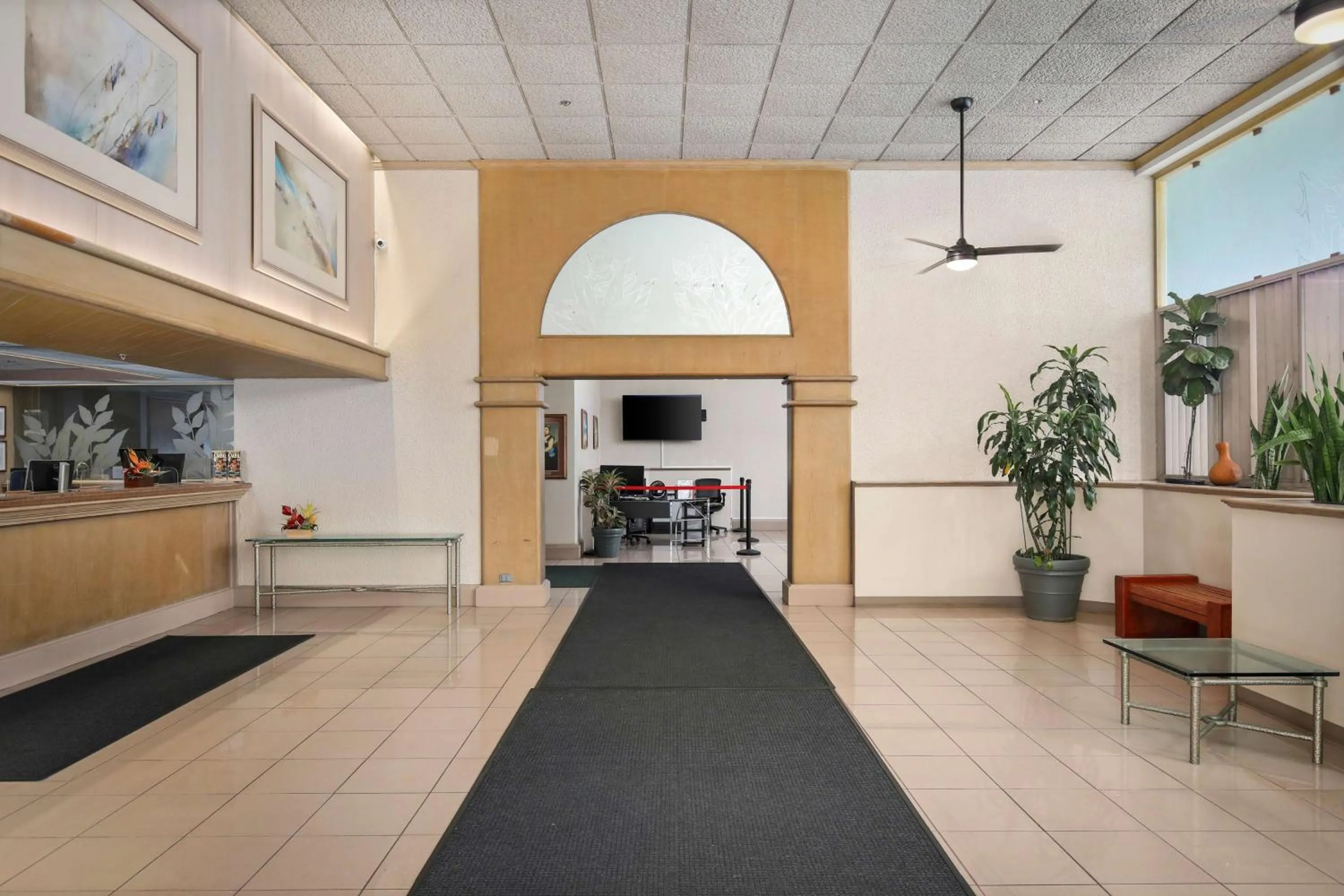 TV and multimedia in Aston Waikiki Sunset