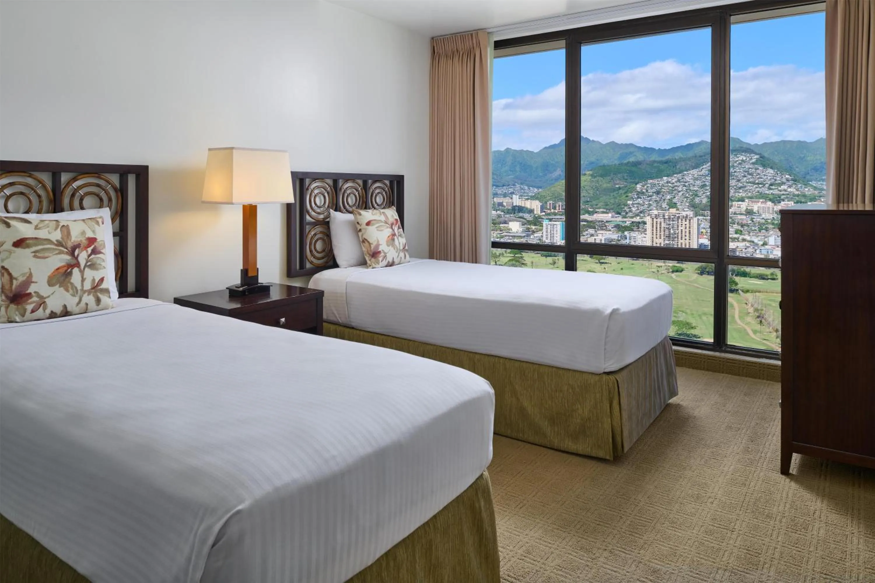 Bedroom, Bed in Aston Waikiki Sunset