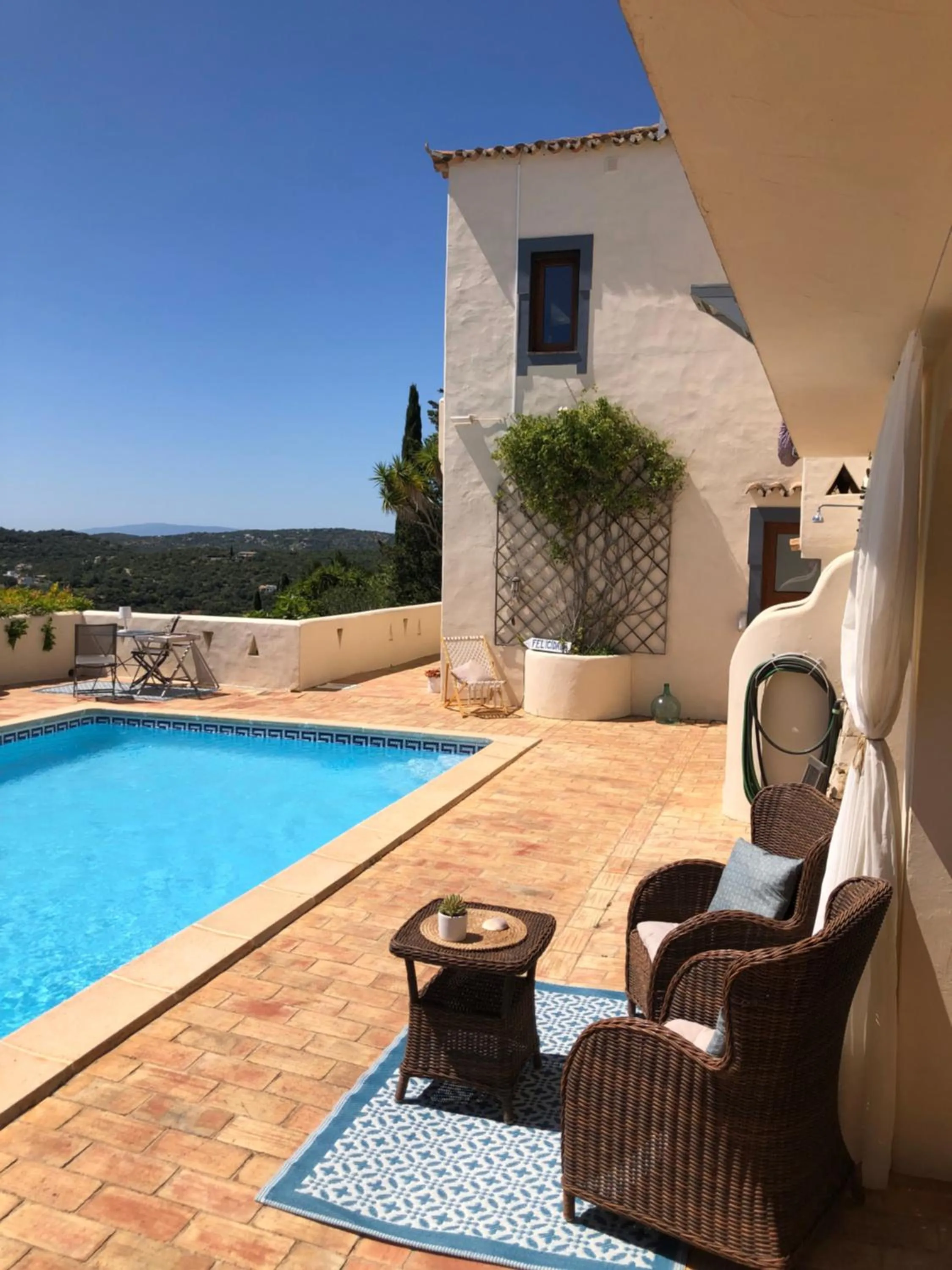 Property building in Felicidade