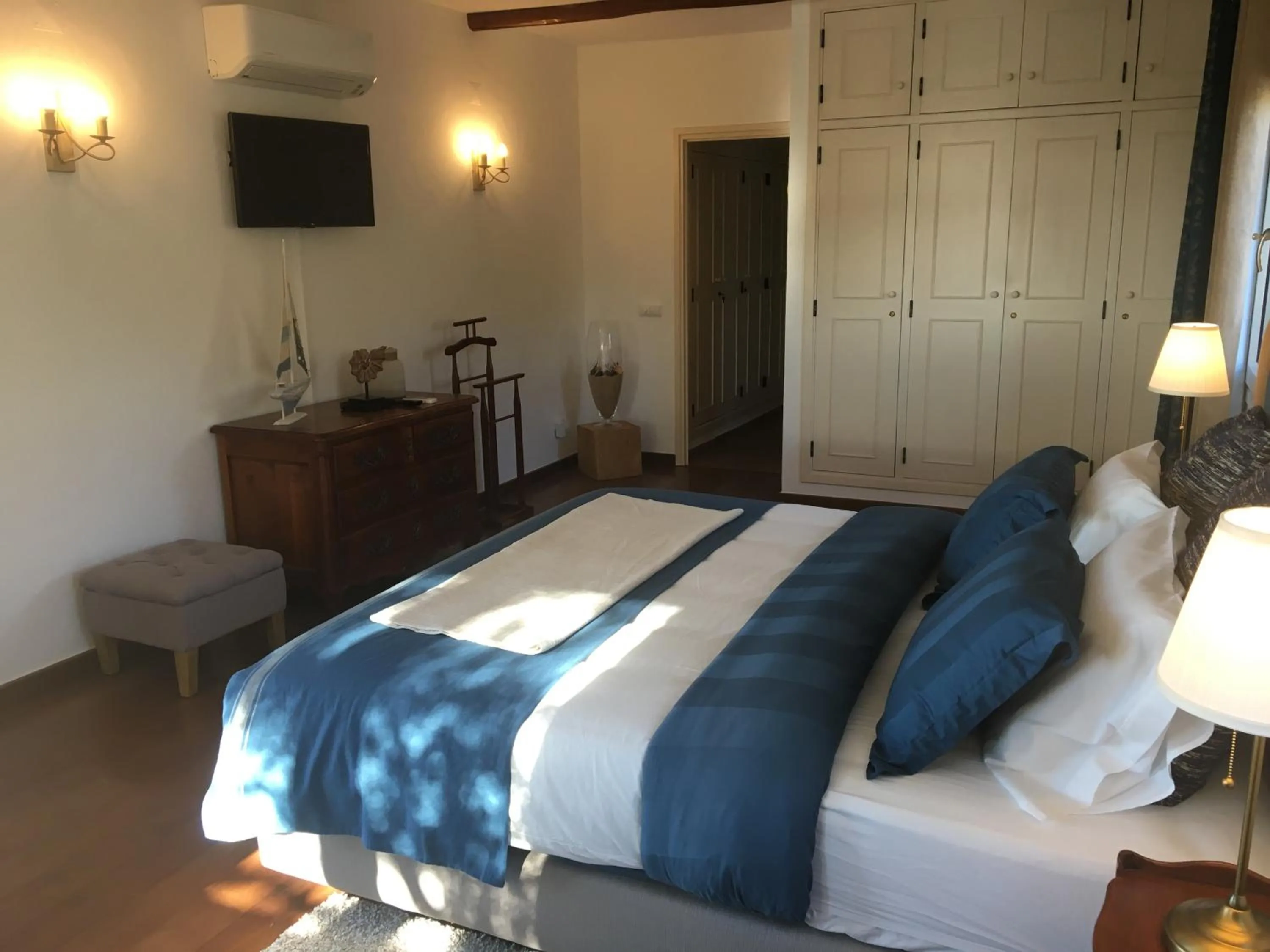 Photo of the whole room, Bed in Felicidade