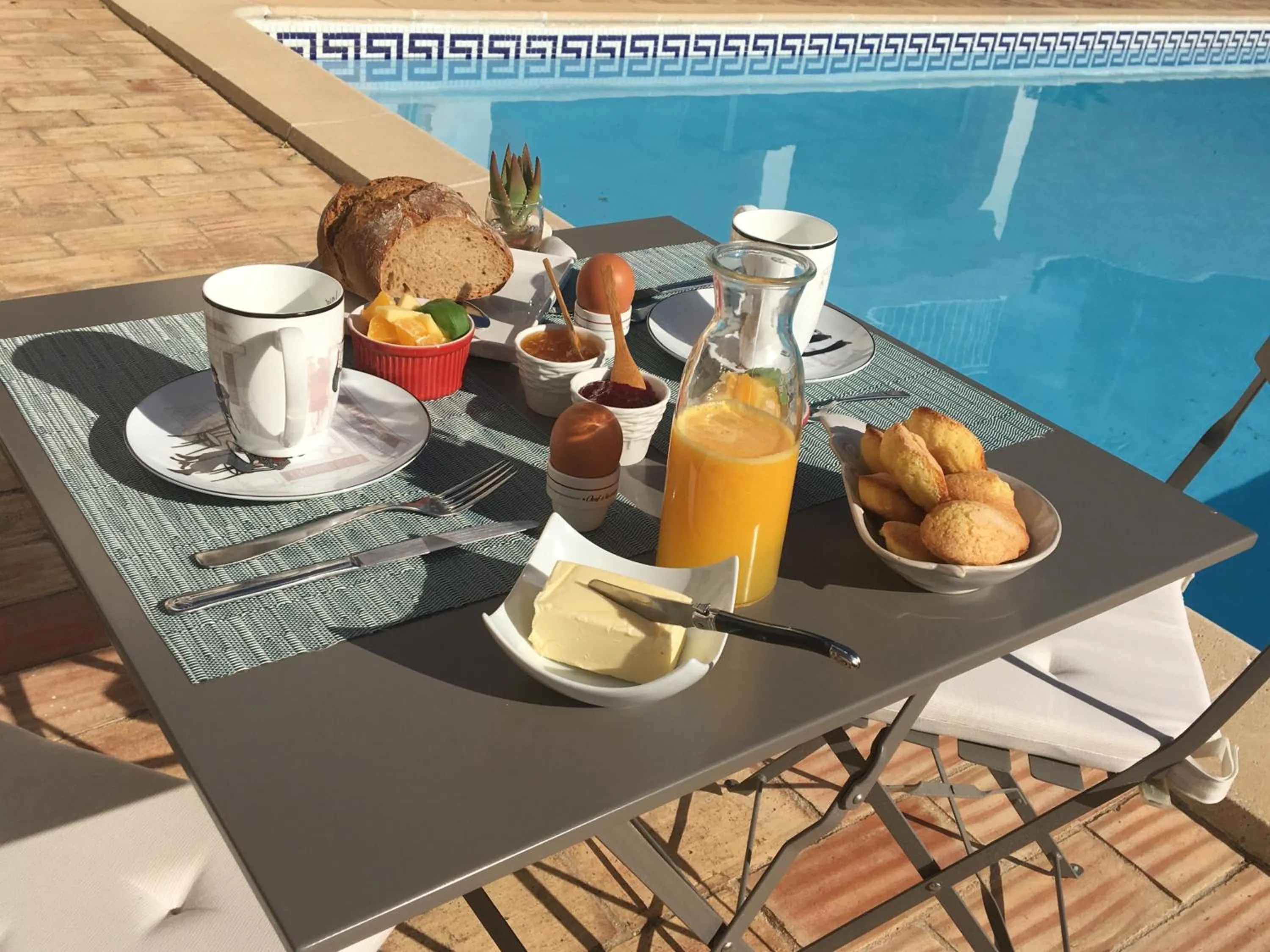 Continental breakfast in Felicidade