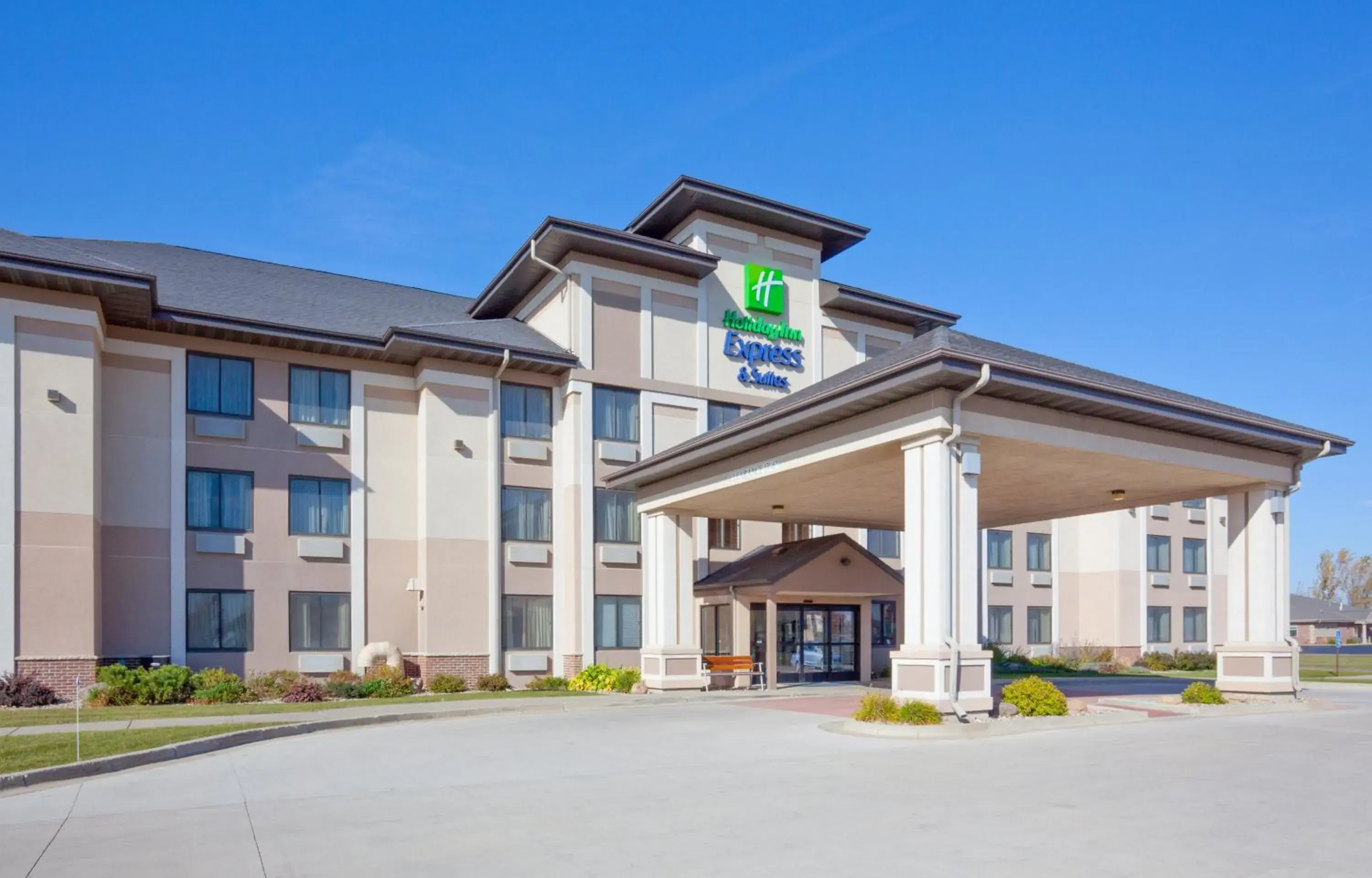 Property building in Holiday Inn Express & Suites - Worthington by IHG Property building in Holiday Inn Express & Suites - Worthington by IHG