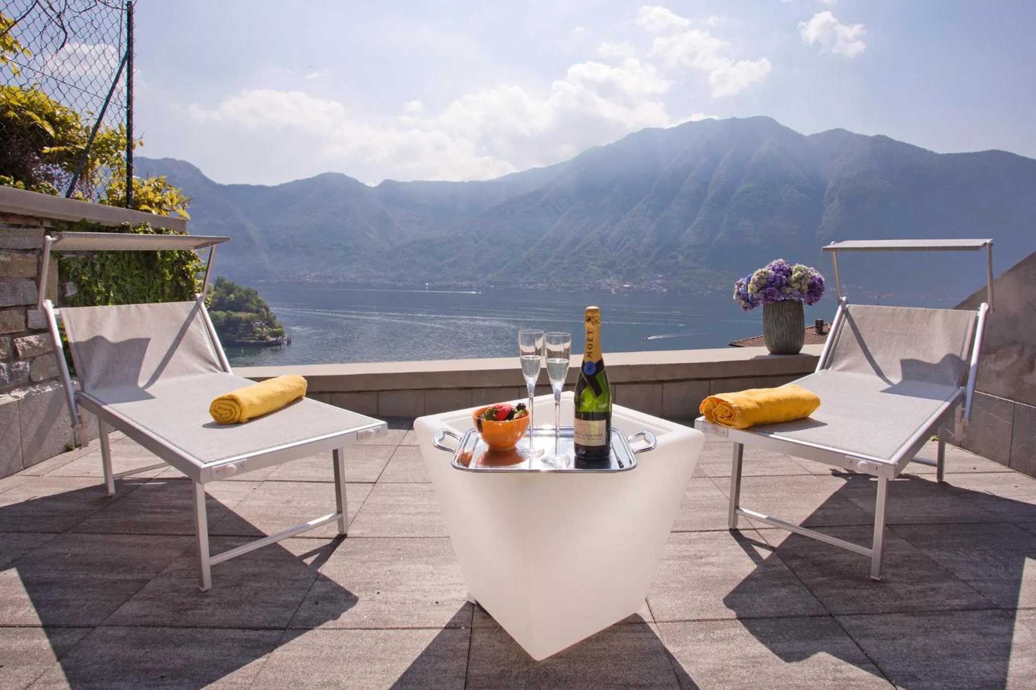 Sala Comacina Residence Apartment 5 - Sleeps up to 10 by Italian Apartments