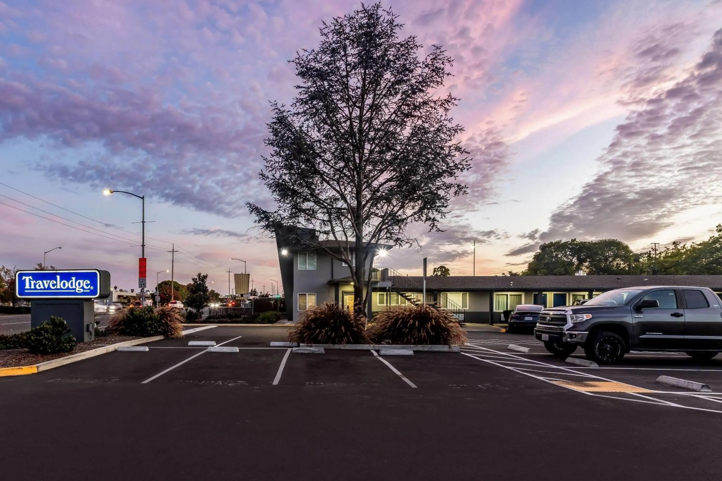 Property building in Travelodge by Wyndham Santa Rosa Wine Country