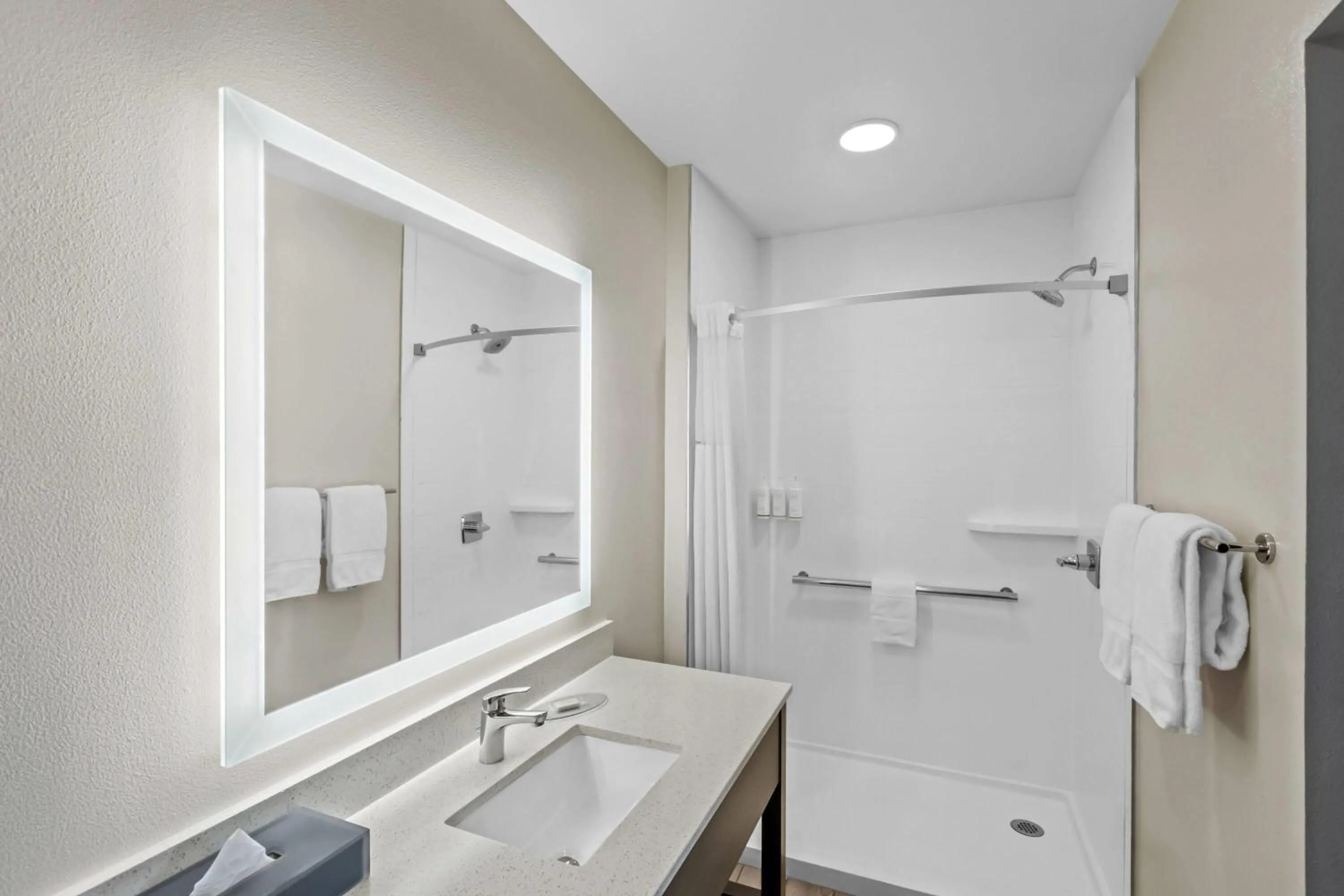 Bathroom in Travelodge by Wyndham Santa Rosa Wine Country